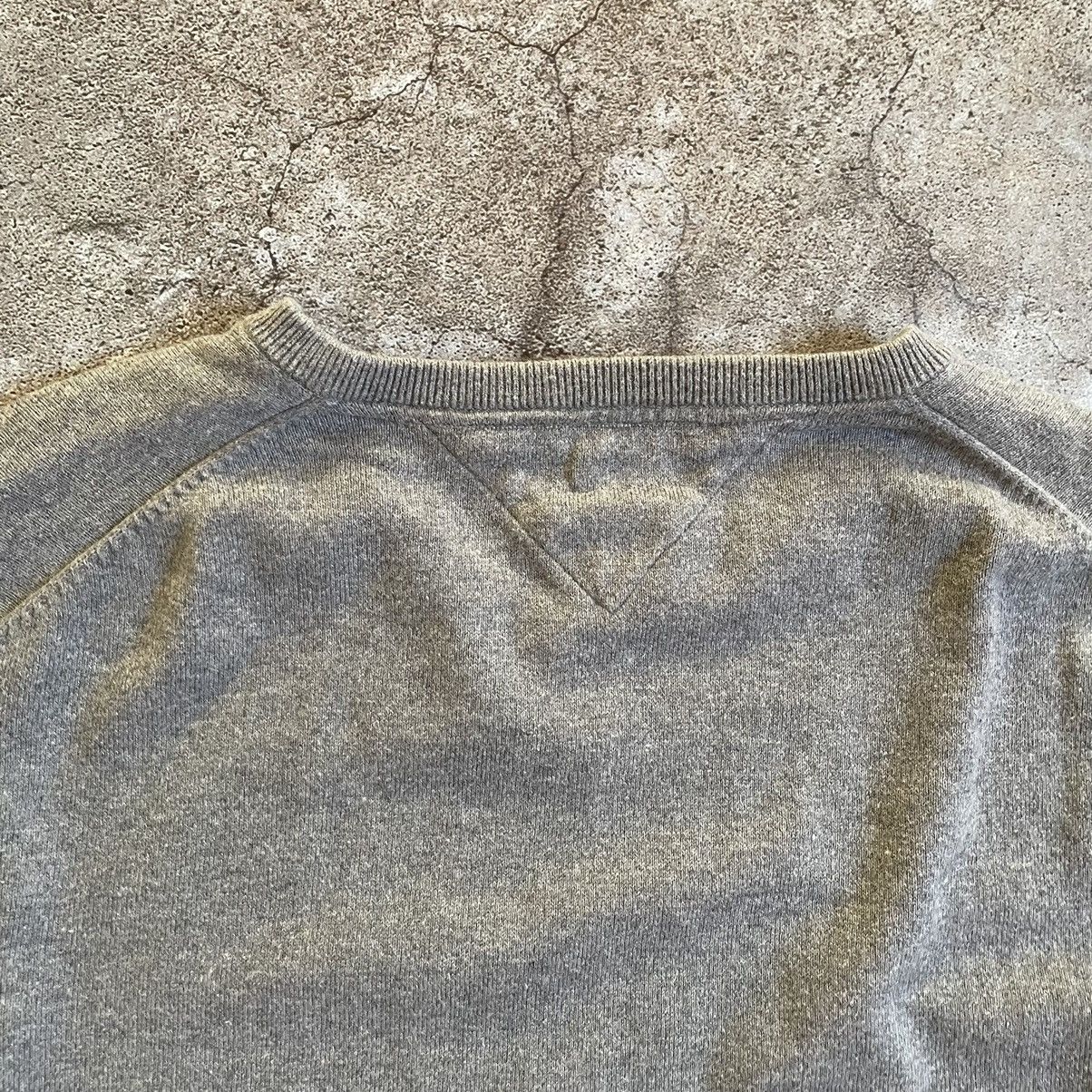 Tommy Hilfiger Vintage Tommy Hilfiger Cashmere Sweater V Neck 90s Y2K Size US XL / EU 56 / 4 - 8 Thumbnail