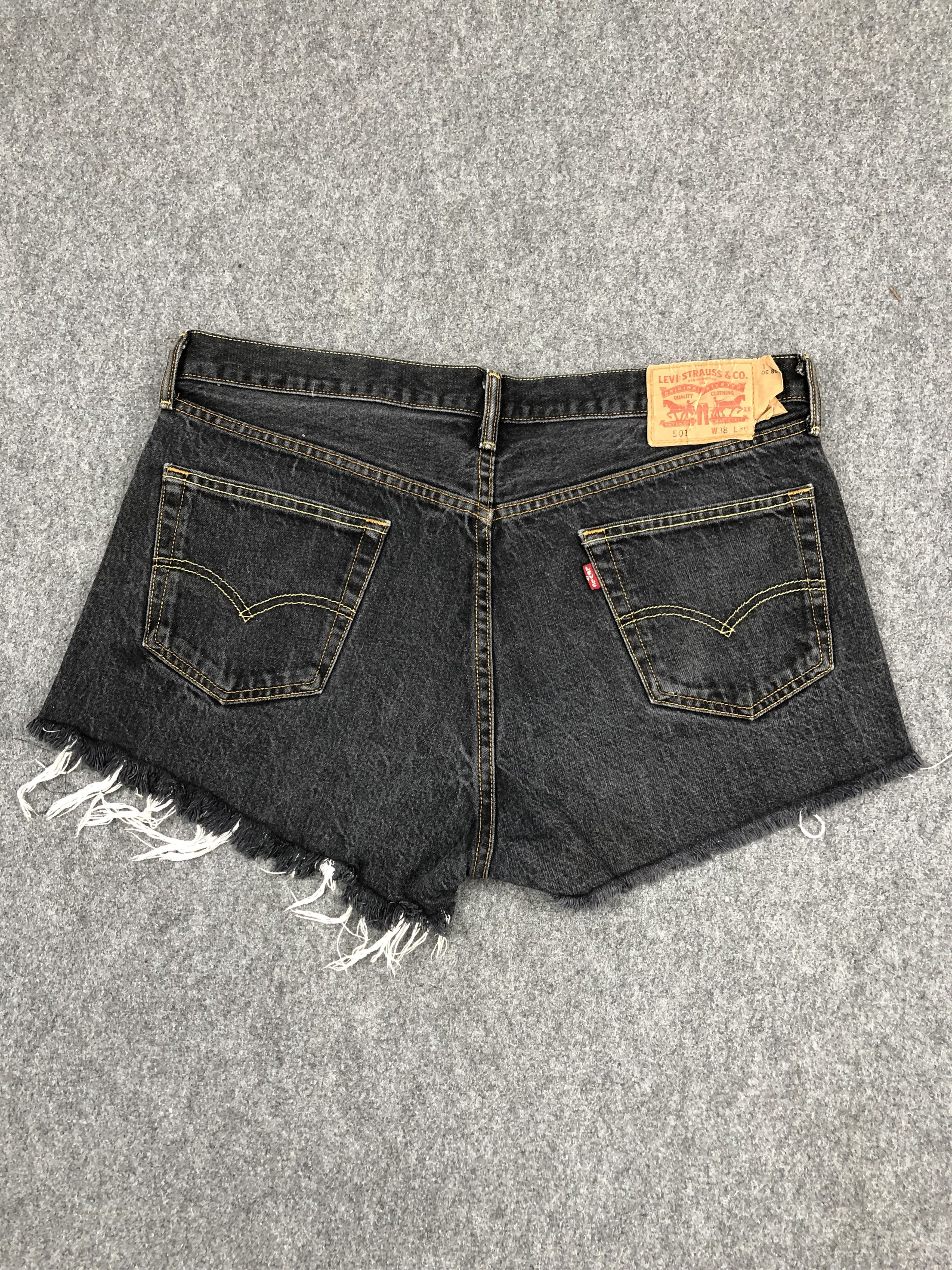 Levi's × Vintage Vintage Levis 501 Faded Black Short Jeans Size US 36 / EU 52 - 2 Thumbnail