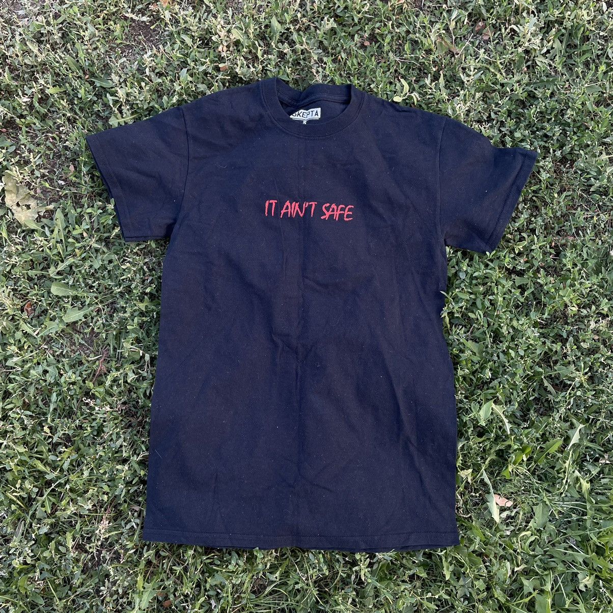 Vintage Vintage Y2K Sun Faded Graphic Horror Print Tee Grunge Boxy S Size US S / EU 44-46 / 1 - 3 Thumbnail