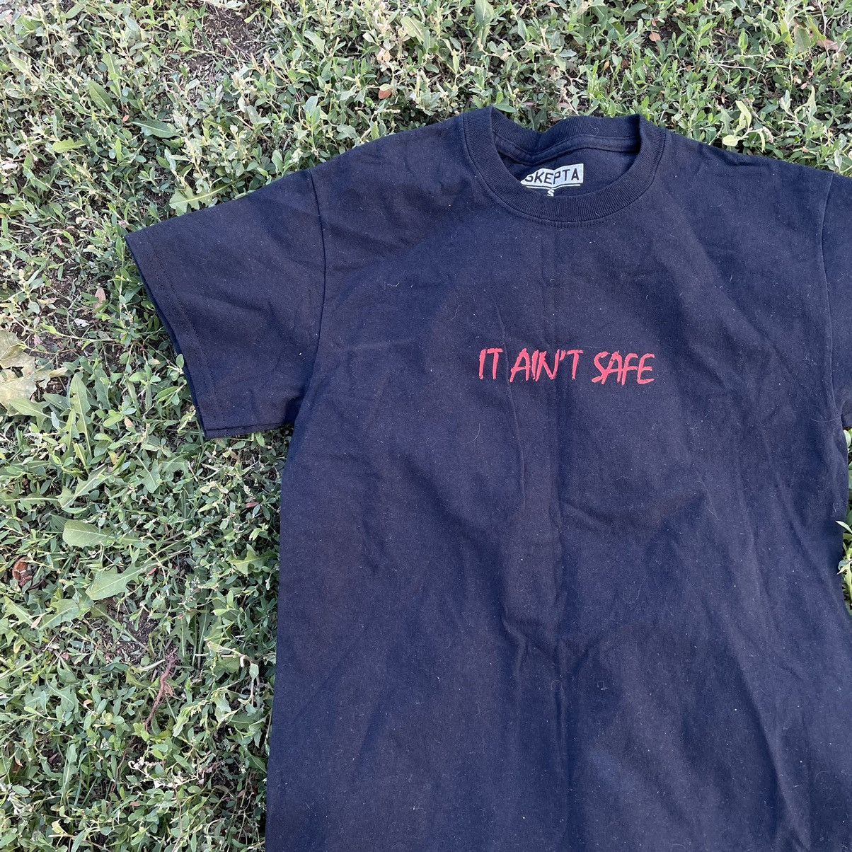Vintage Vintage Y2K Sun Faded Graphic Horror Print Tee Grunge Boxy S Size US S / EU 44-46 / 1 - 5 Thumbnail