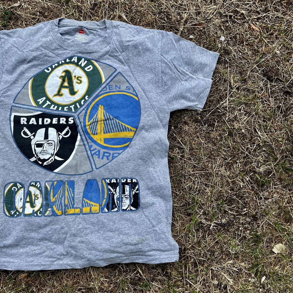 Vintage Vintage Y2K Oakland Bay Area Sports Graphic Tee Streetwear L Size US L / EU 52-54 / 3 - 2 Thumbnail