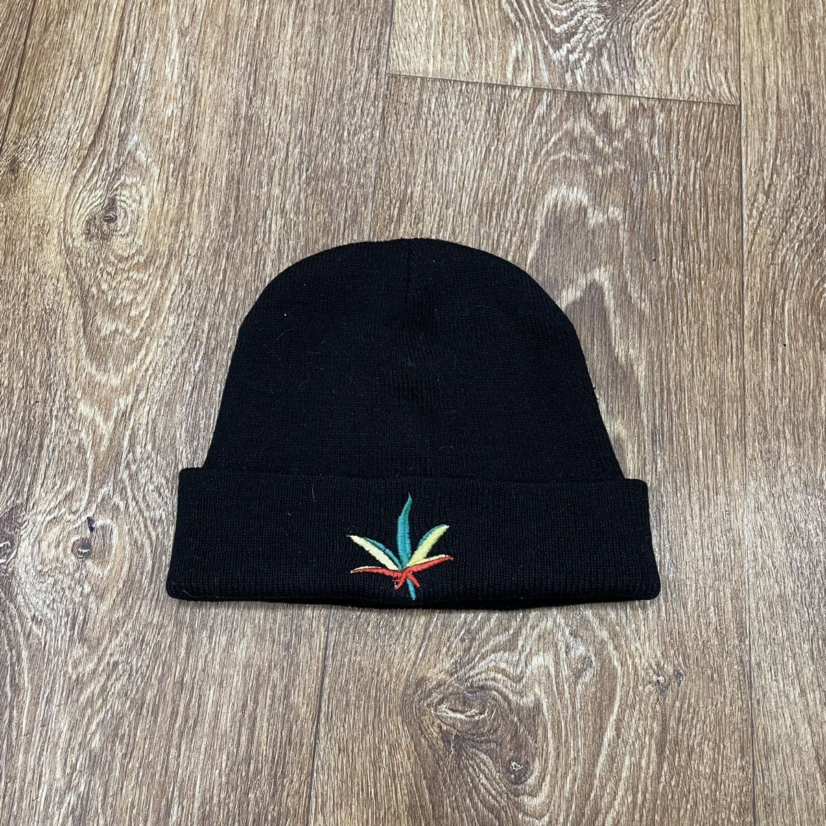 Vintage Vintage Y2K Weed Leaf Beanie Streetwear Skate Baggy Logo OS Size ONE SIZE - 1 Thumbnail