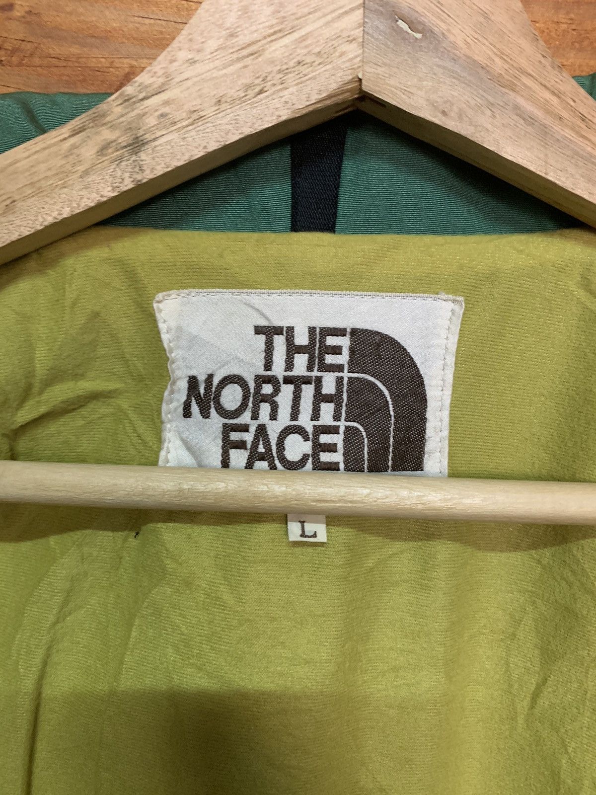 The North Face Vintage The North Face Nylon Coach Jacket Size US L / EU 52-54 / 3 - 7 Thumbnail