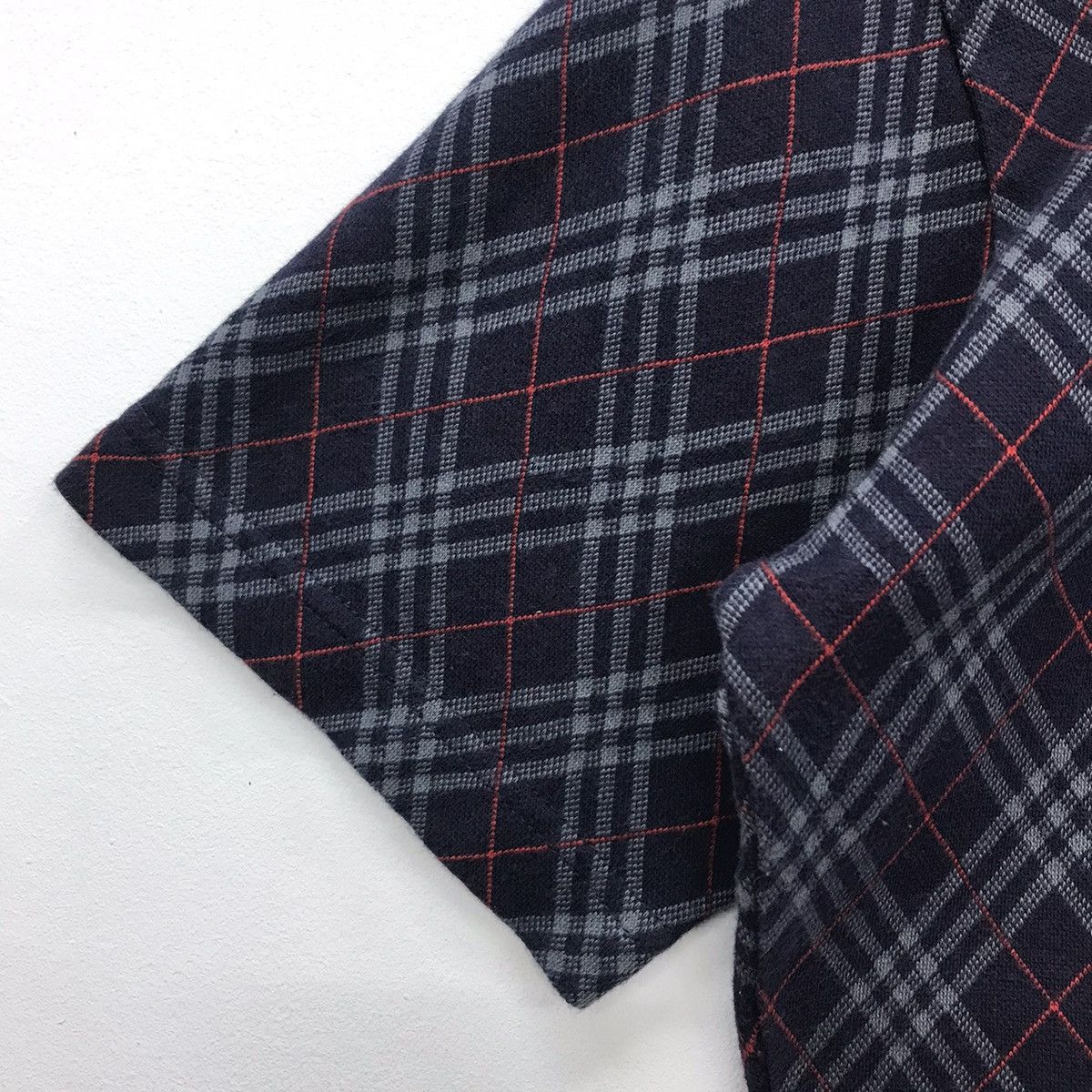 Burberry Rare burberry nova check polo tshirt button ups Size US L / EU 52-54 / 3 - 5 Thumbnail