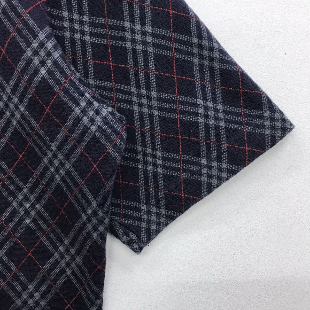 Burberry Rare burberry nova check polo tshirt button ups Size US L / EU 52-54 / 3 - 4 Thumbnail