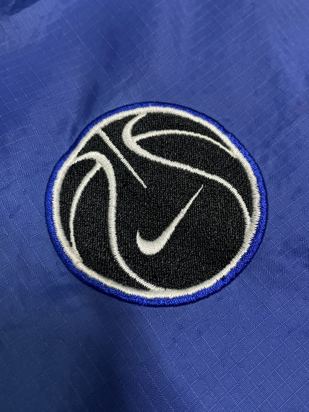 Nike Vintage Y2K Nike Basketball Light Jacket Size US XL / EU 56 / 4 - 15 Thumbnail
