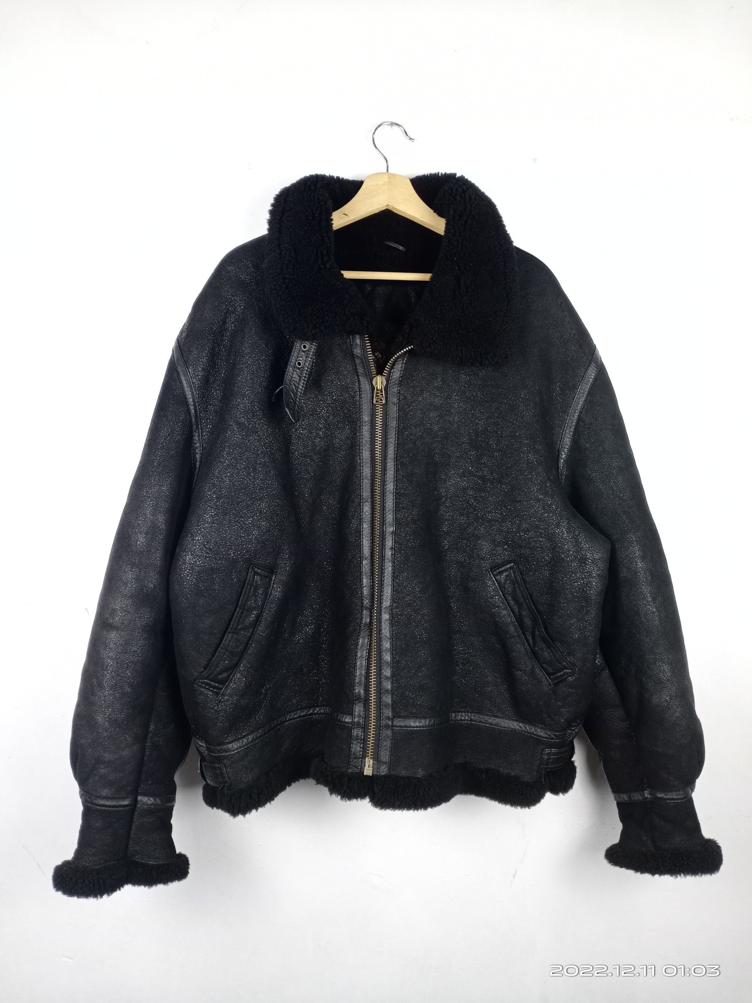 image of B 3 x Sheepskin Coat vintage 90's Unbrand Type B-3 Sheepskin Flight Jacket in Black, Men's (Size XL