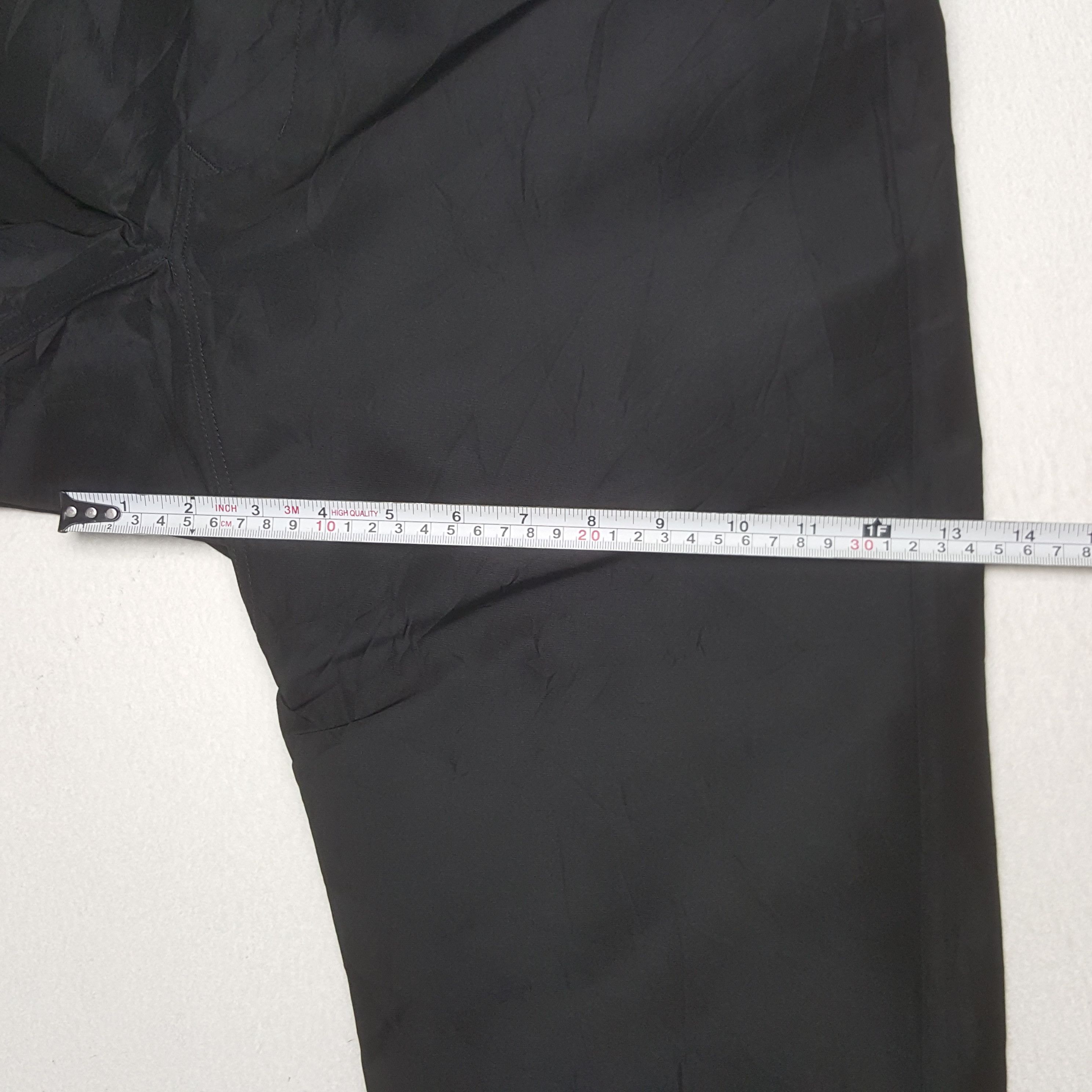 Designer × Rick Owens × Vintage Vintage Rick Owens Walrus Windbreaker Short Pants Size US 28 / EU 44 - 9 Thumbnail