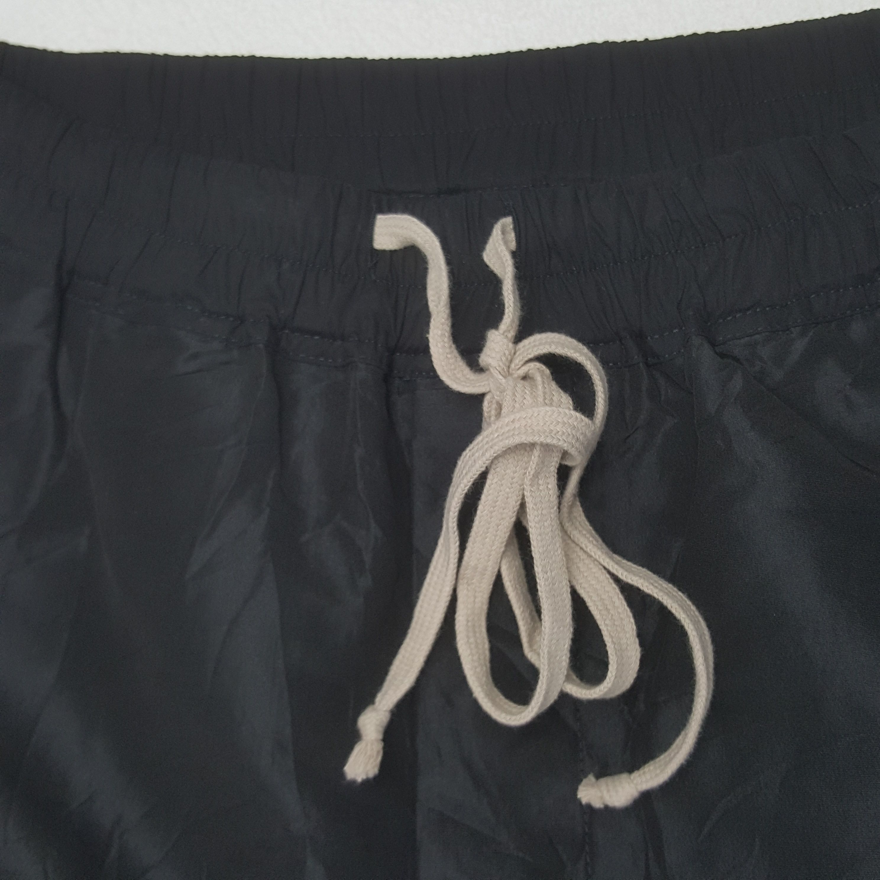 Designer × Rick Owens × Vintage Vintage Rick Owens Walrus Windbreaker Short Pants Size US 28 / EU 44 - 11 Thumbnail