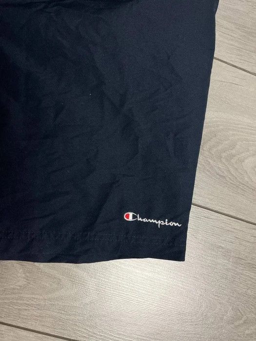 Champion Champion vintage shorts basketball size Large navy logo Size US 34 / EU 50 - 2 Thumbnail