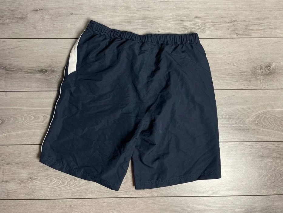 Champion Champion vintage shorts basketball size Large navy logo Size US 34 / EU 50 - 4 Thumbnail