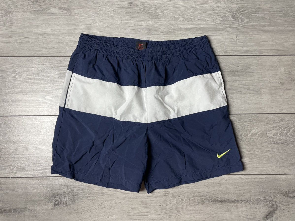 Nike Nike shorts vintage 90s y2k size medium Size US 32 / EU 48 - 2 Thumbnail