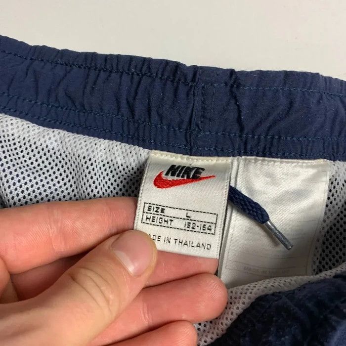 Nike Nike shorts vintage swoosh back size M-L navy 90s Size US 34 / EU 50 - 3 Thumbnail