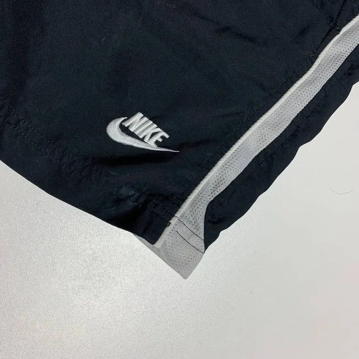 Nike Nike Shorts vintage size XL swim black small logo Size US 36 / EU 52 - 2 Thumbnail