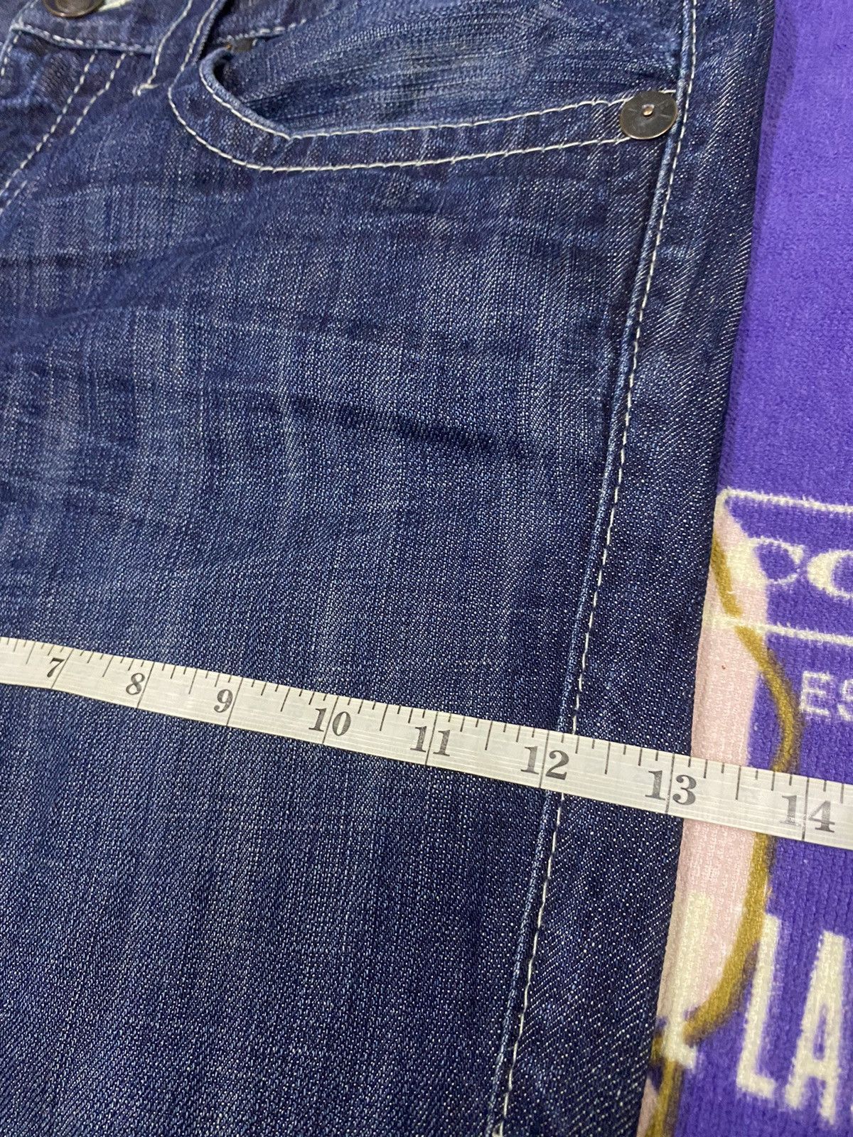 True Religion TRUE RELIGION Leather Logo x Bootcut Cutting Jeans Denim Size US 40 / EU 56 - 16 Thumbnail