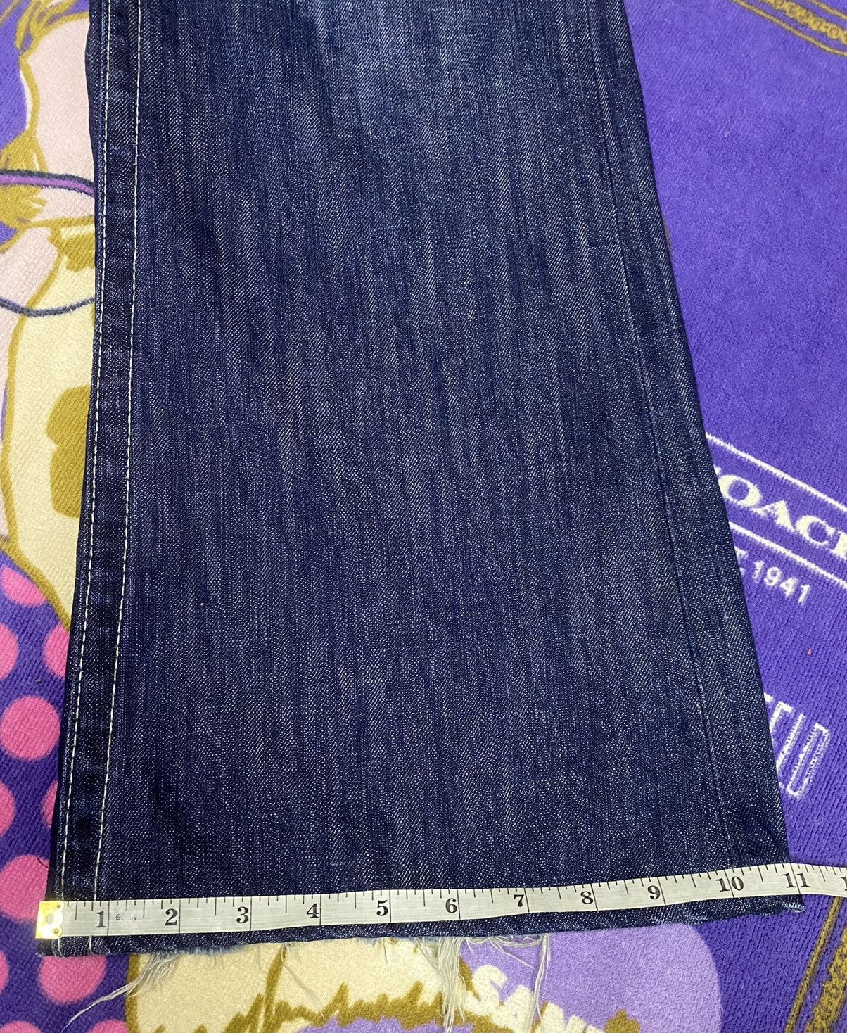 True Religion TRUE RELIGION Leather Logo x Bootcut Cutting Jeans Denim Size US 40 / EU 56 - 19 Thumbnail
