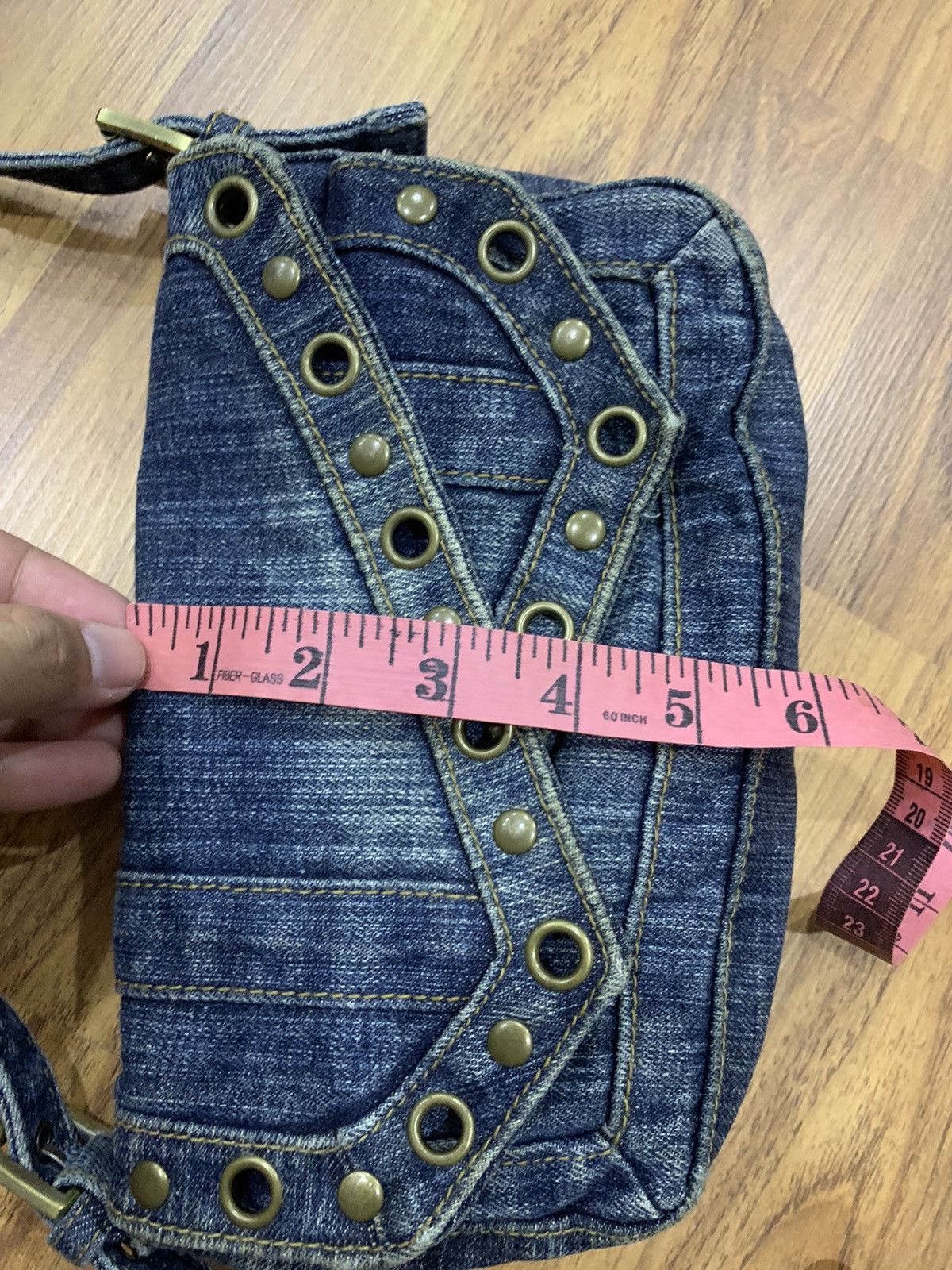 Handmade VINTAGE DENIM HANDMADE SADDLE STYLE HANDBAG Size ONE SIZE - 4 Thumbnail