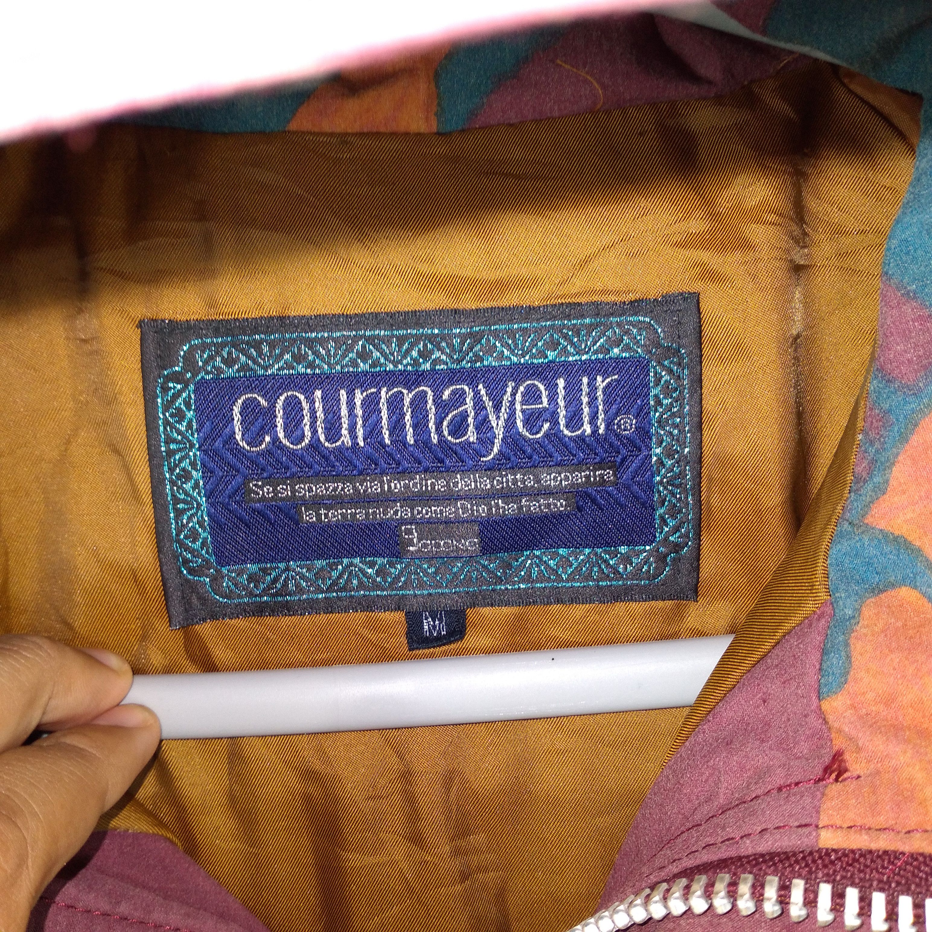 Japanese Brand Vintage Courmayeur Art Flower Hoodie Winter Ski Jacket Size US L / EU 52-54 / 3 - 14 Thumbnail