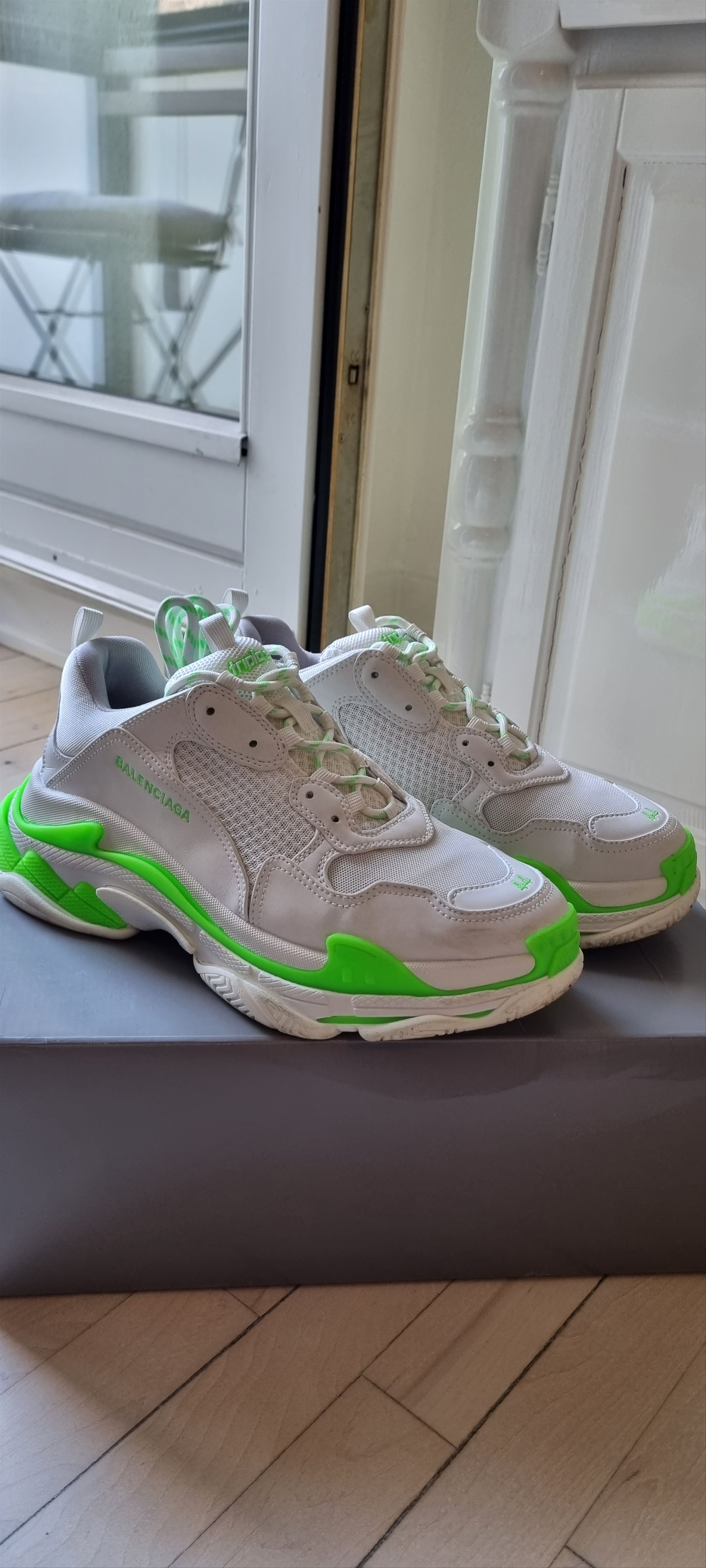 Balenciaga Triple S Neon Green Size US 11 / EU 44 - 1 Thumbnail