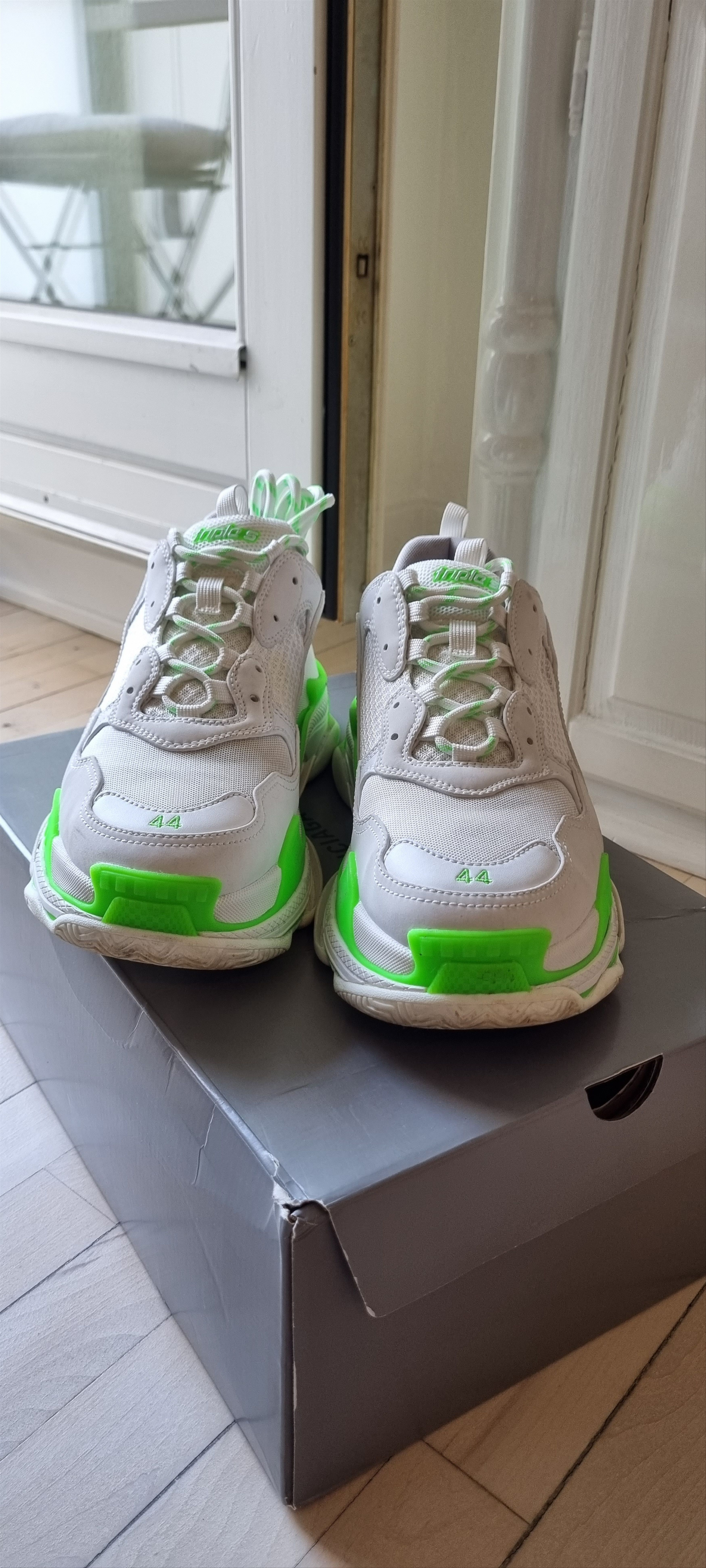 Balenciaga Triple S Neon Green Size US 11 / EU 44 - 3 Thumbnail