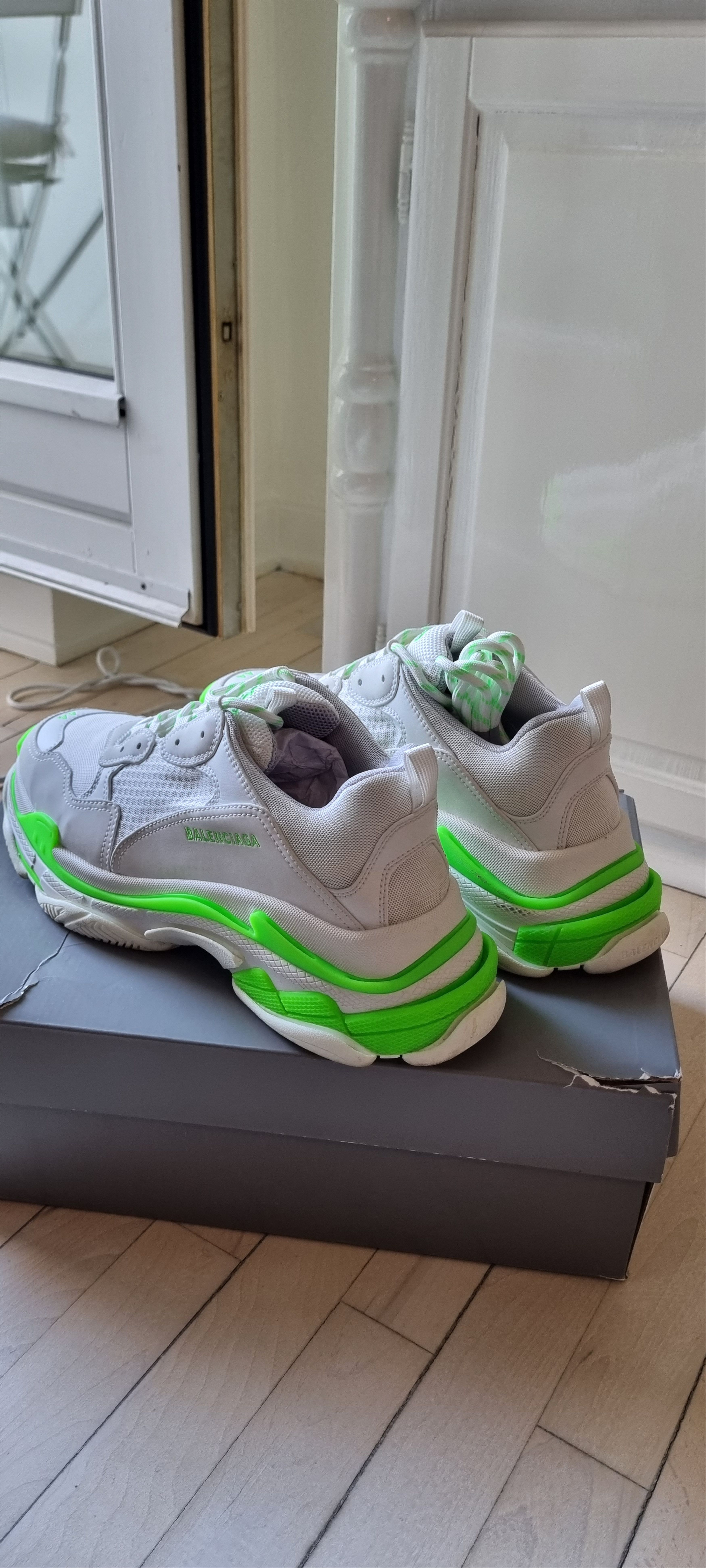 Balenciaga Triple S Neon Green Size US 11 / EU 44 - 2 Thumbnail