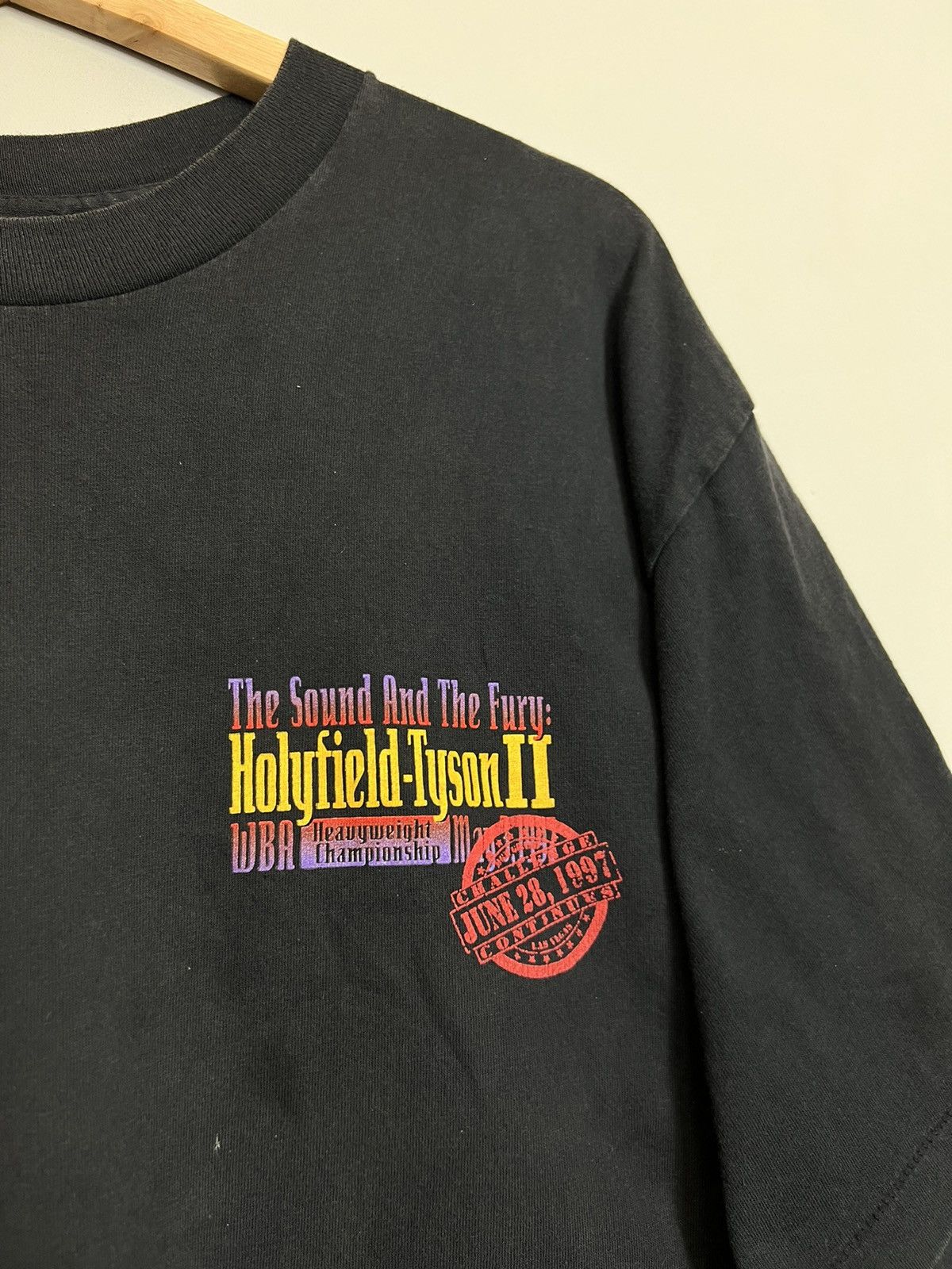 Band Tees Vintage 1997 TYSON VS HOLYFIELD BITE FIGHT BOXING MATCH TEE Size US XL / EU 56 / 4 - 4 Thumbnail