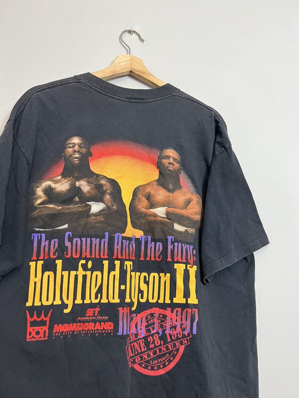 Band Tees Vintage 1997 TYSON VS HOLYFIELD BITE FIGHT BOXING MATCH TEE Size US XL / EU 56 / 4 - 3 Thumbnail