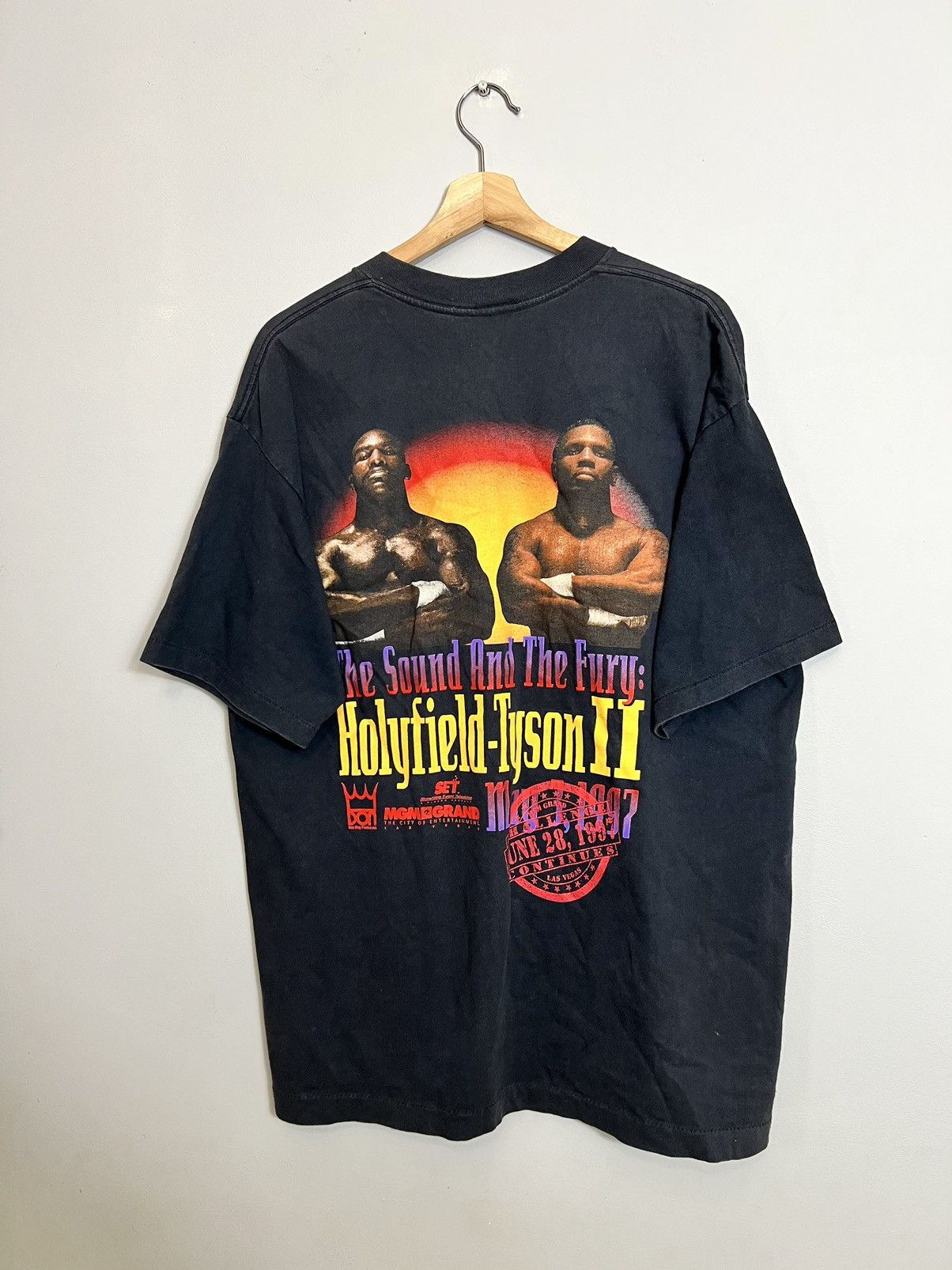 Band Tees Vintage 1997 TYSON VS HOLYFIELD BITE FIGHT BOXING MATCH TEE Size US XL / EU 56 / 4 - 1 Thumbnail