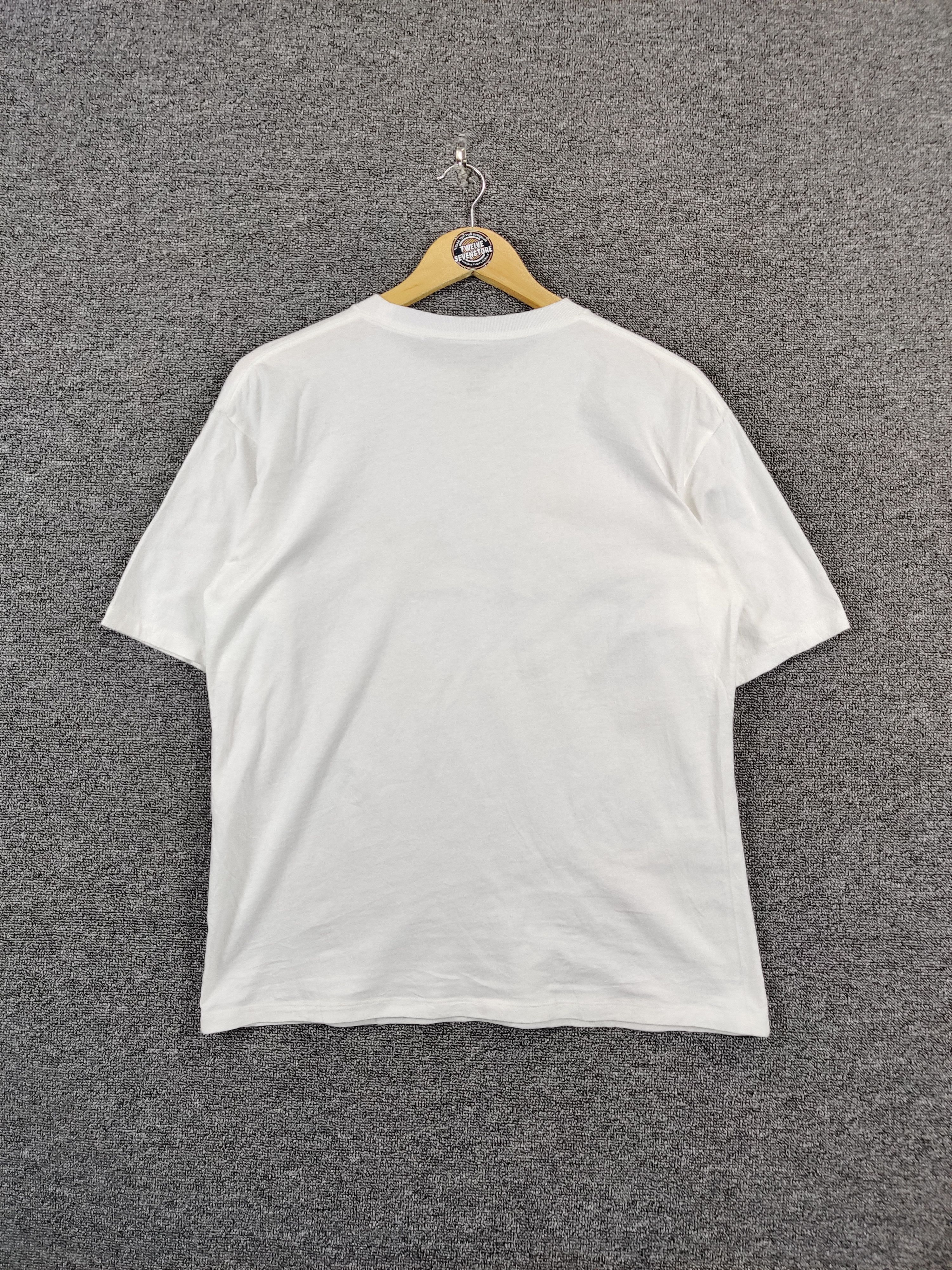 Disney Vintage Disney X Uniqlo Mickey Mouse Tee Tshirt Size US M / EU 48-50 / 2 - 5 Thumbnail