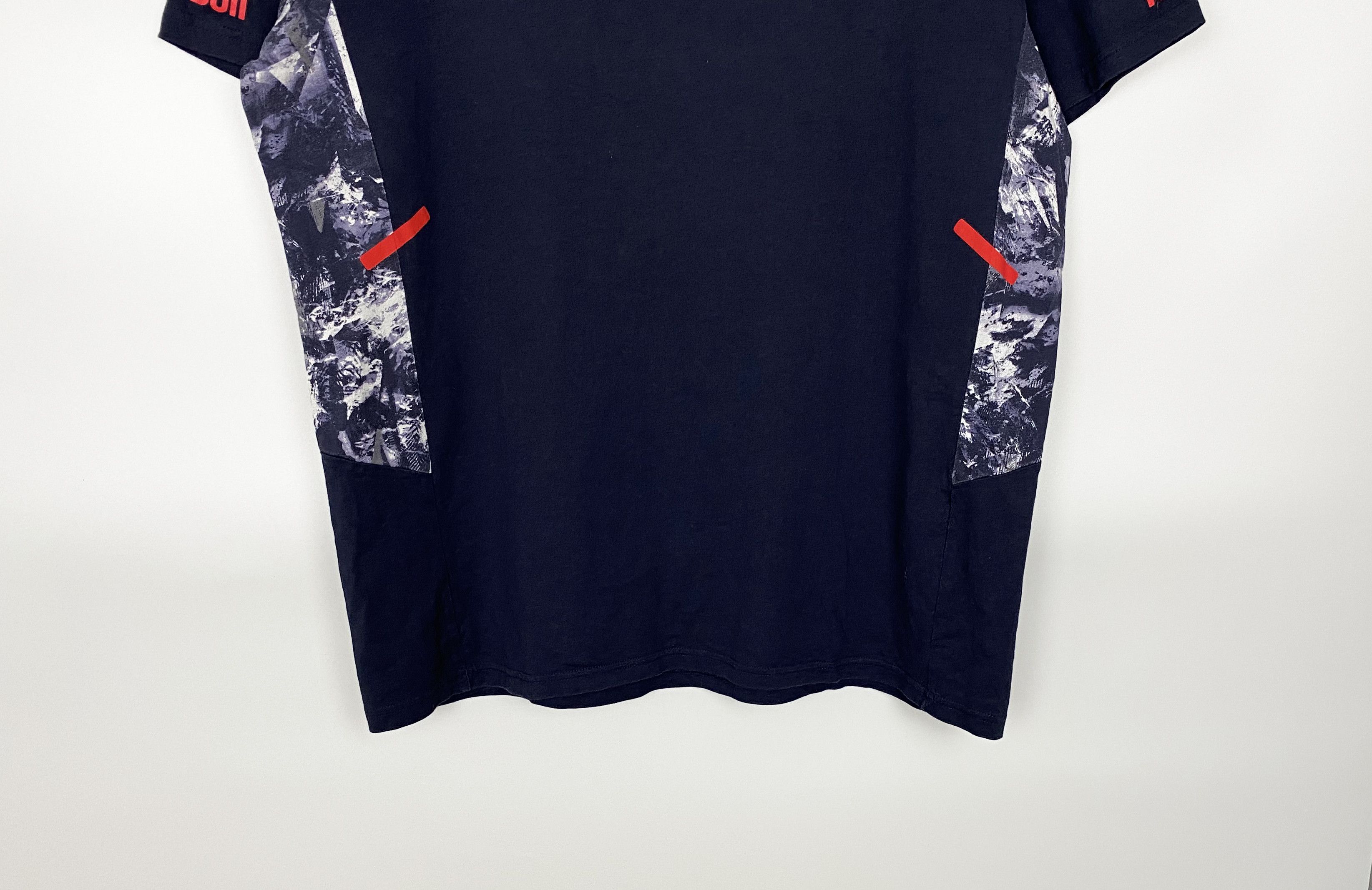 Formula 1 Vintage Red Bull Racing F1 Formula 1 Team x Aston Martin Size US XL / EU 56 / 4 - 4 Thumbnail