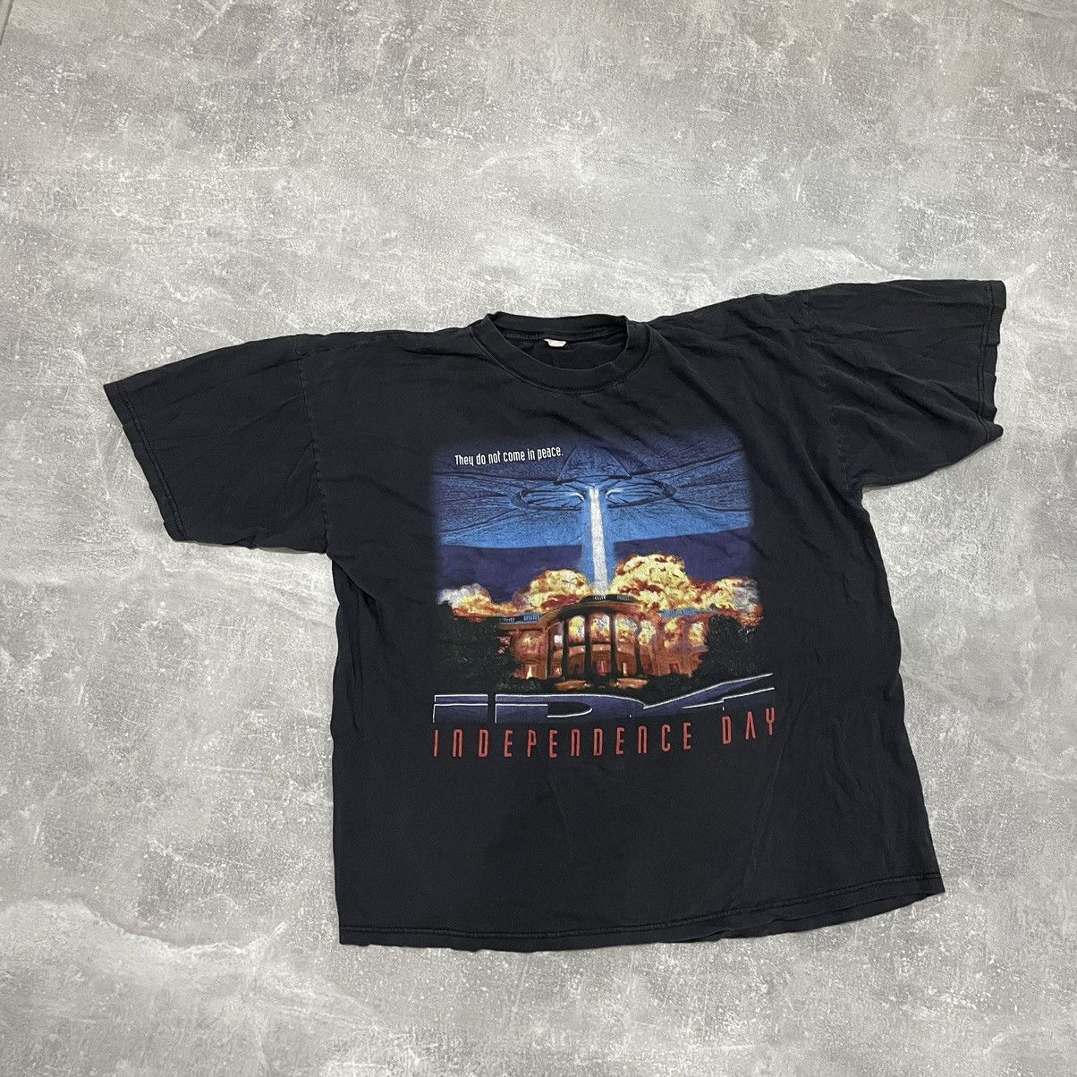 Vintage Independence Day 1996 promo peace fade tee tour 90s