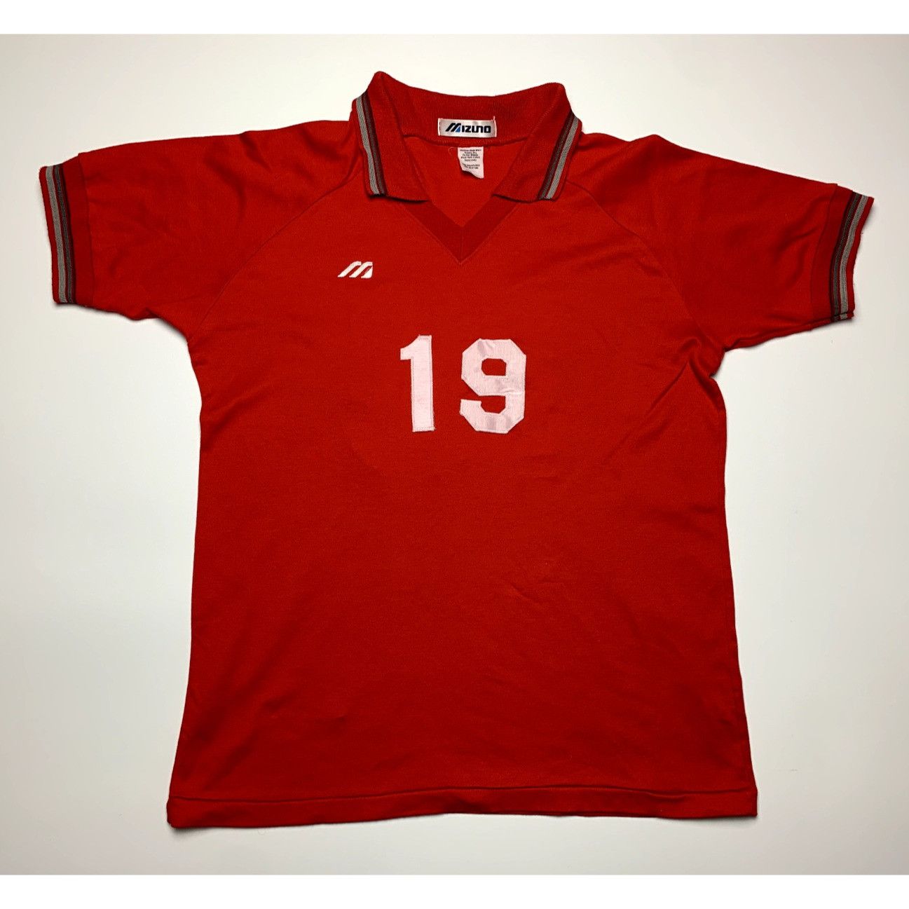 Mizuno Vintage Mizuno Volleyball #19 Red Shirt Made in USA Size Lar Size US L / EU 52-54 / 3 - 1 Thumbnail