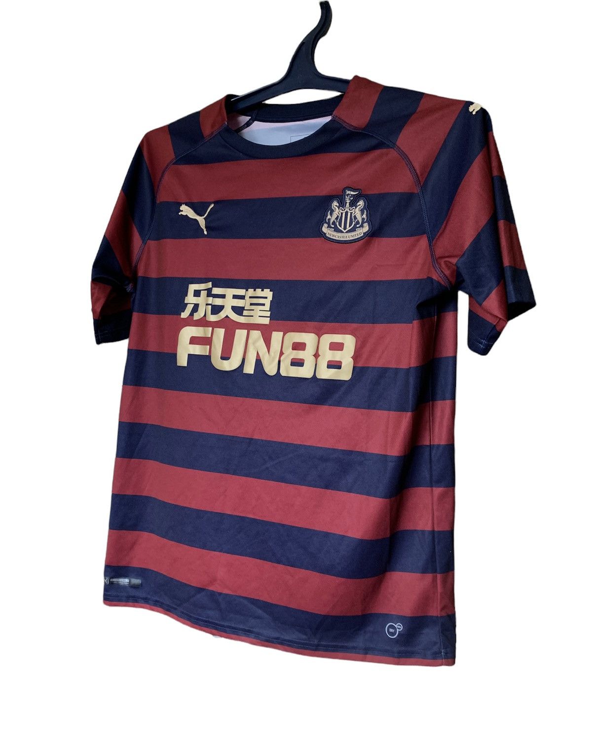 Other 2018 Puma Newcastle United navy/burgundy departure jersey Size US L / EU 52-54 / 3 - 2 Thumbnail