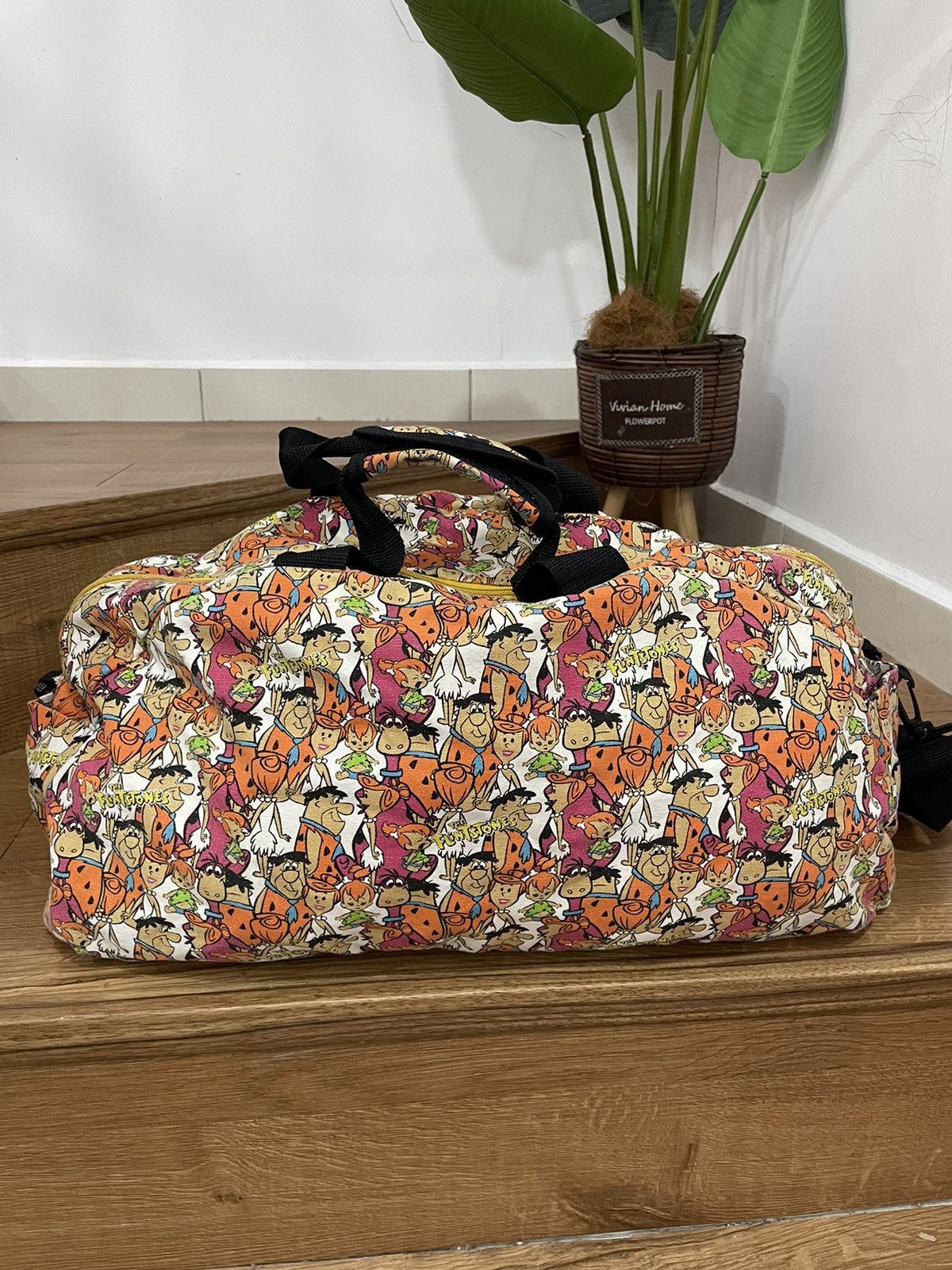Cartoon Network × Vintage Authentic Vintage THE FLINTSTONES Full Print Duffle Bag Size ONE SIZE - 1 Thumbnail