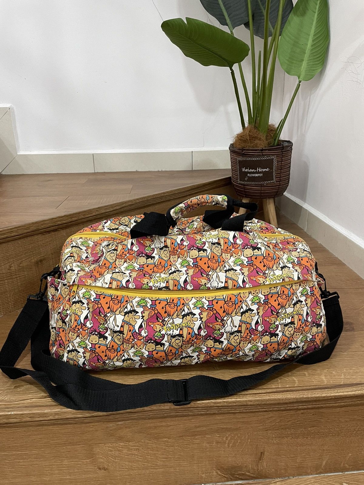Cartoon Network × Vintage Authentic Vintage THE FLINTSTONES Full Print Duffle Bag Size ONE SIZE - 2 Thumbnail