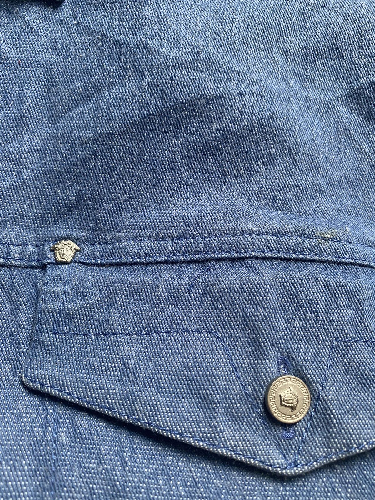 Versace VERY RARE VINTAGE SHIRTS OXFORDS BUTTON UP VERSACE DENIM Size US L / EU 52-54 / 3 - 3 Thumbnail