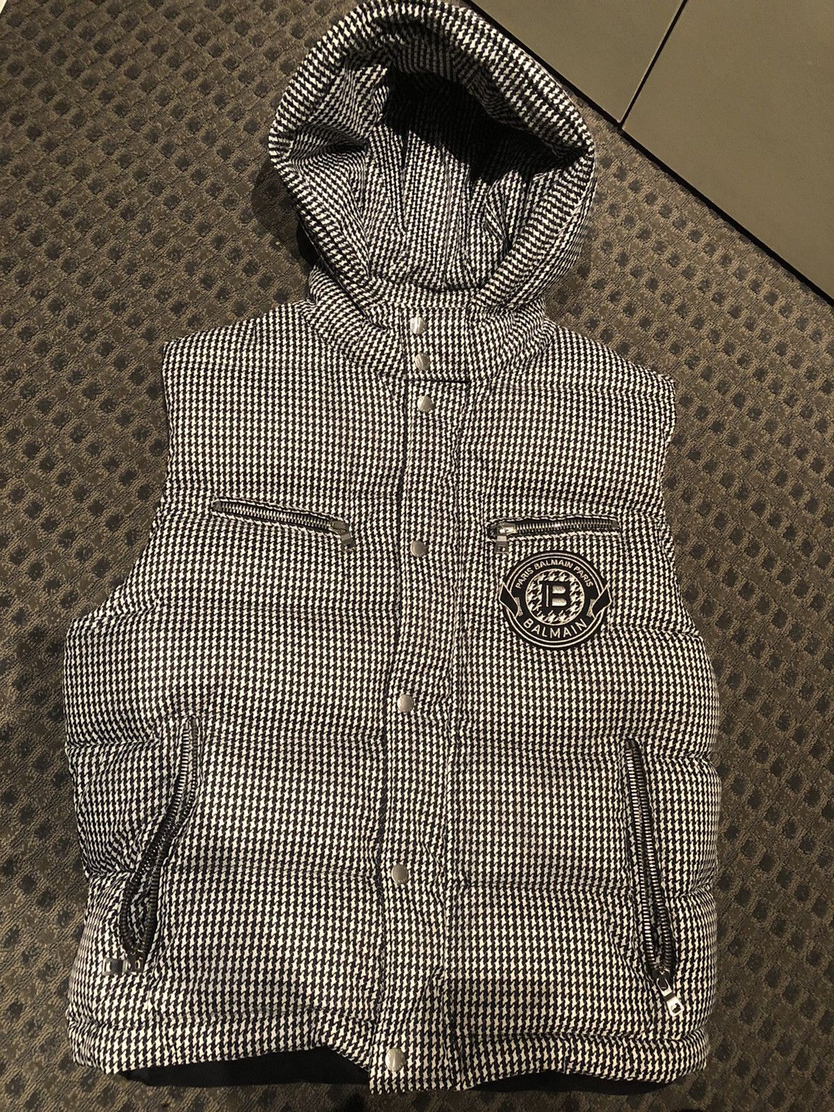 Balmain *BALMAIN VEST* BRAND NEW! Size US L / EU 52-54 / 3 - 4 Thumbnail