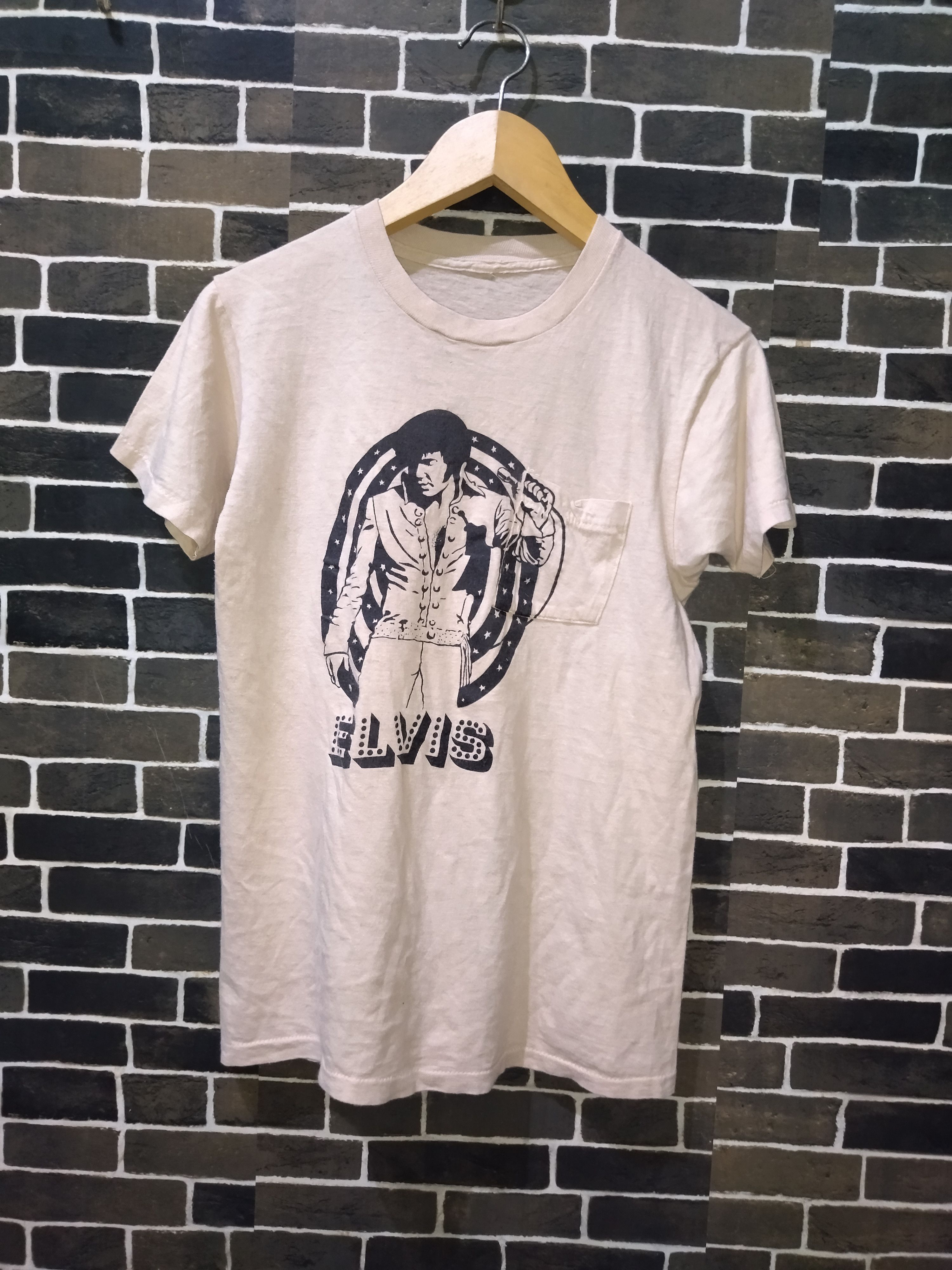 Band Tees × Vintage Vintage 70s Elvis Presley Pocket Tshirt Size US S / EU 44-46 / 1 - 1 Thumbnail
