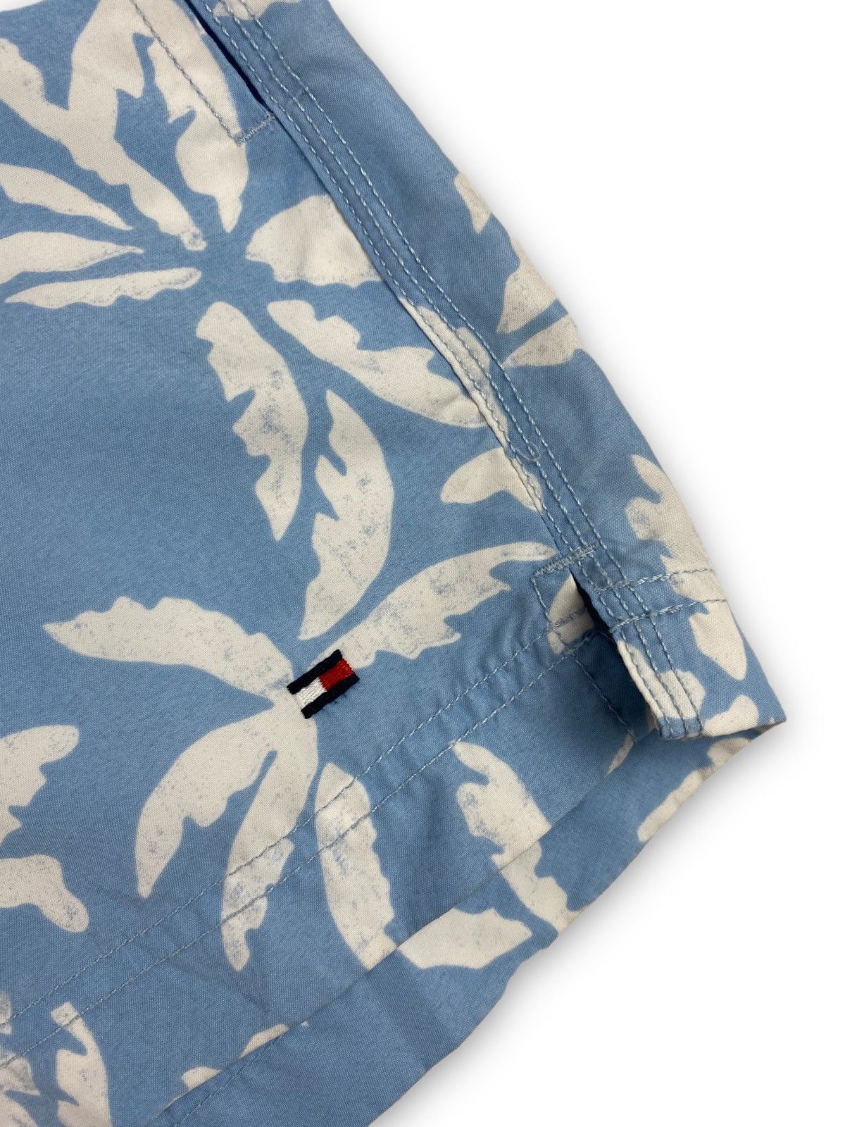 Tommy Hilfiger × Vintage Mens Y2K Tommy Hilfiger Shorts Surf Style Floral Print Size US 30 / EU 46 - 5 Thumbnail