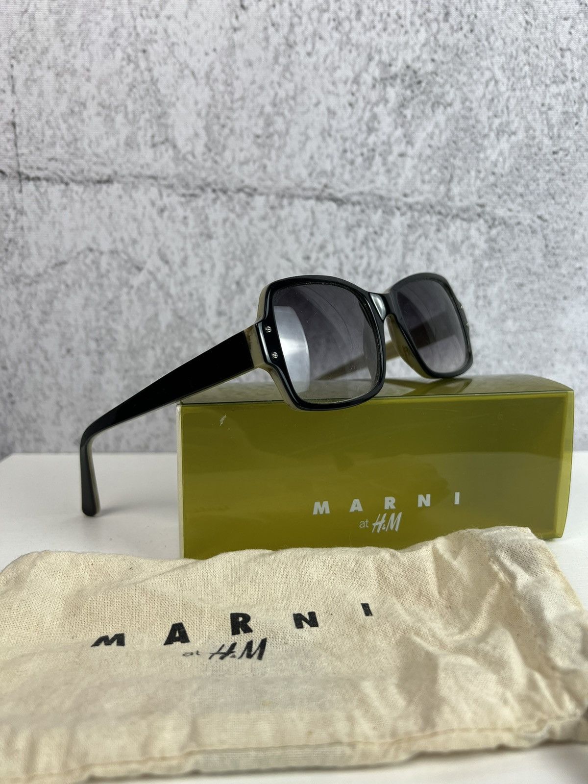 Marni Marni x H&M collaboration sunglasses + case Size ONE SIZE - 2 Thumbnail