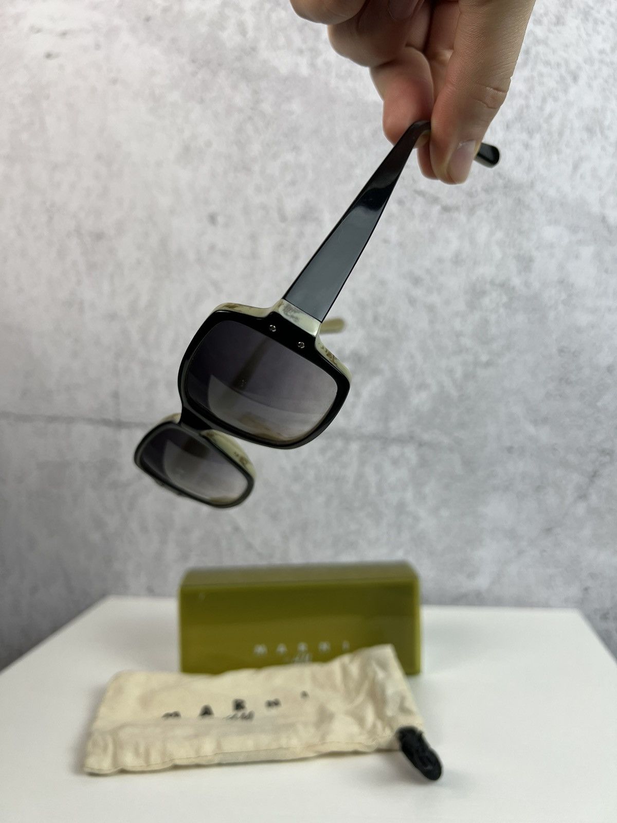 Marni Marni x H&M collaboration sunglasses + case Size ONE SIZE - 1 Thumbnail