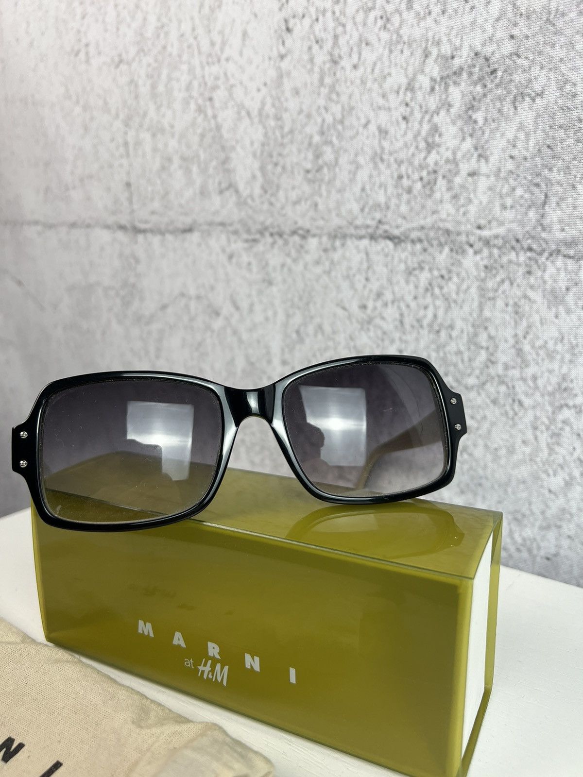 Marni Marni x H&M collaboration sunglasses + case Size ONE SIZE - 3 Thumbnail