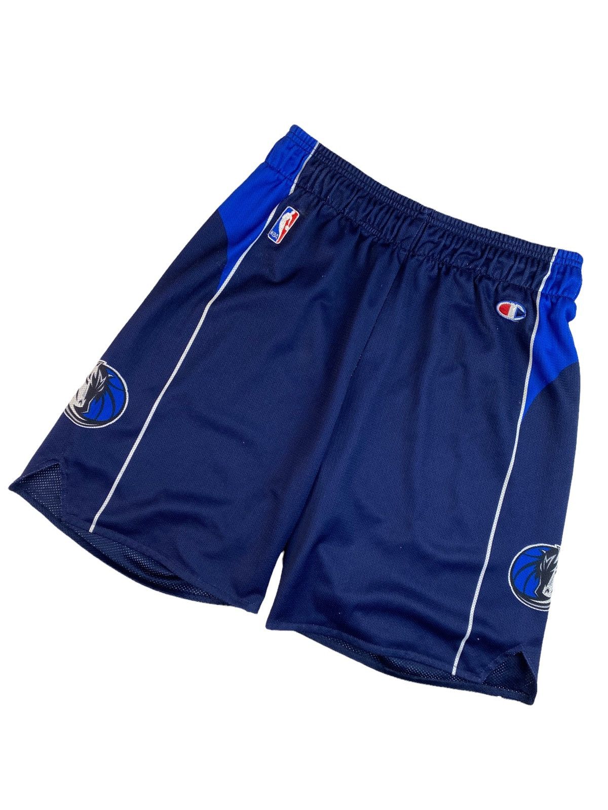 Champion × NBA × Vintage Vintage 90s Champion NBA Dallas Mavericks Shorts Size M Size US 31 - 5 Thumbnail