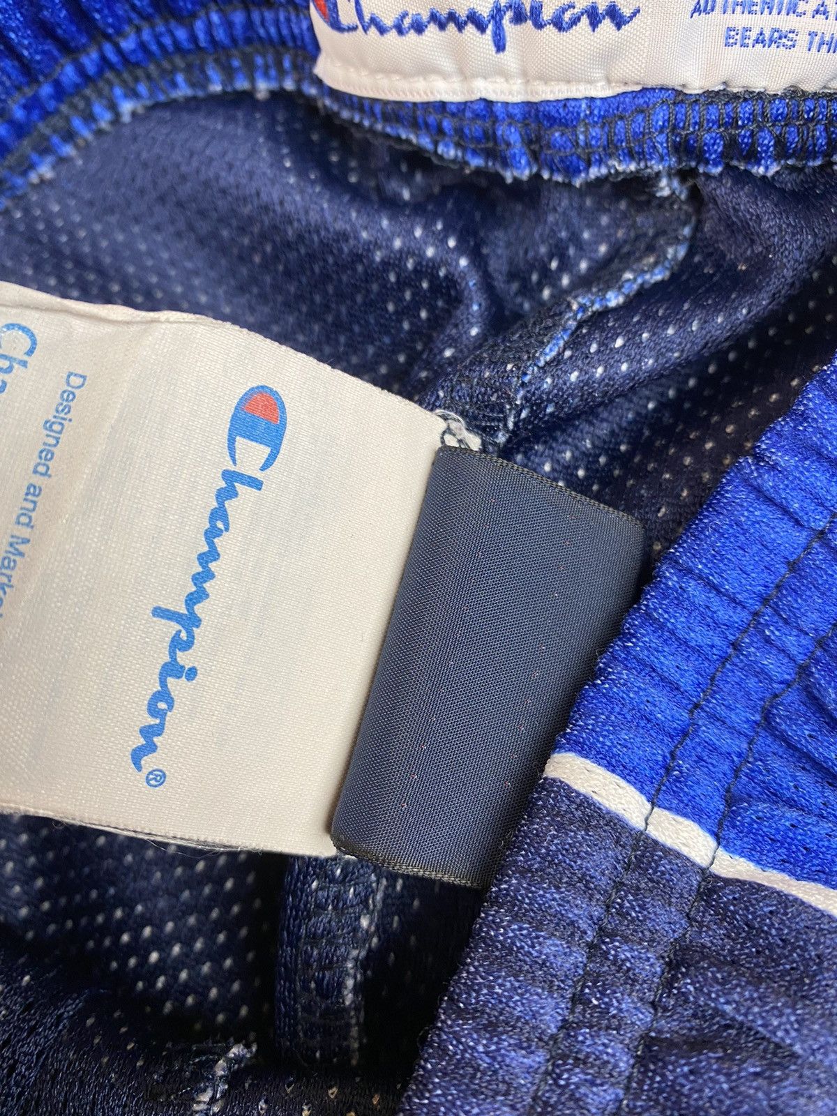 Champion × NBA × Vintage Vintage 90s Champion NBA Dallas Mavericks Shorts Size M Size US 31 - 9 Thumbnail