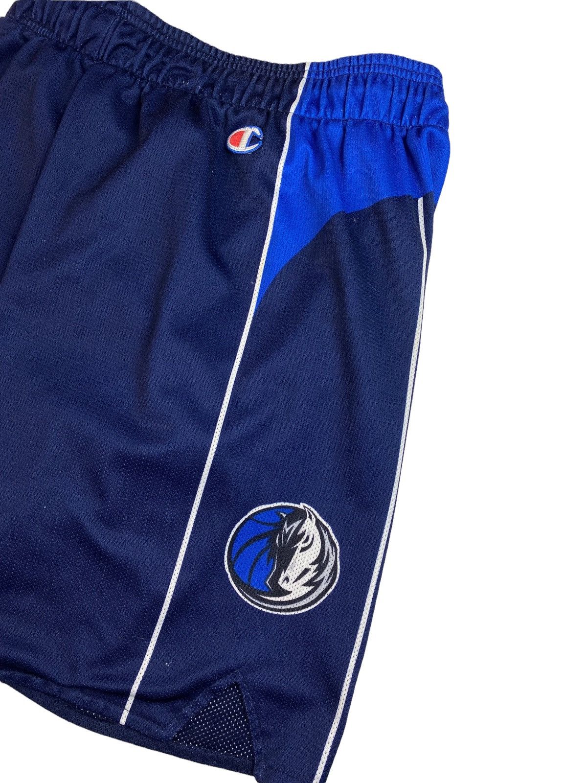 Champion × NBA × Vintage Vintage 90s Champion NBA Dallas Mavericks Shorts Size M Size US 31 - 3 Thumbnail