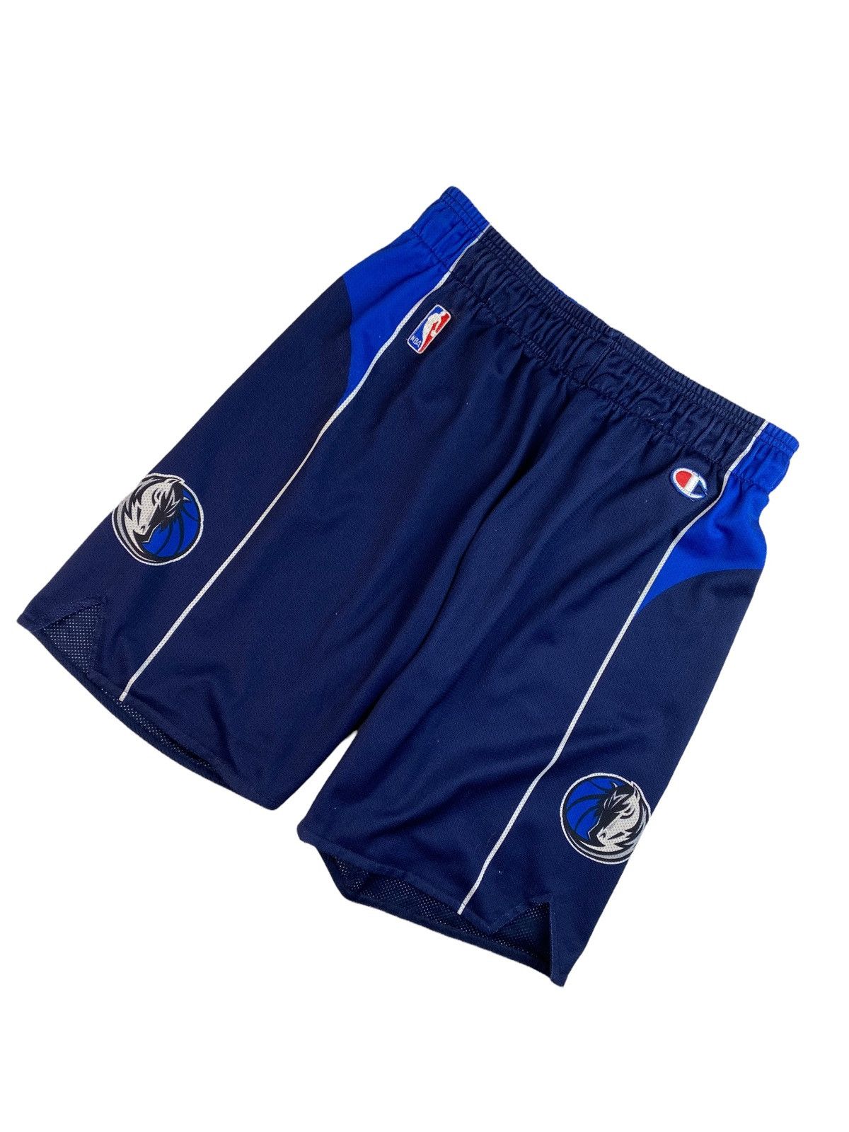 Champion × NBA × Vintage Vintage 90s Champion NBA Dallas Mavericks Shorts Size M Size US 31 - 1 Thumbnail