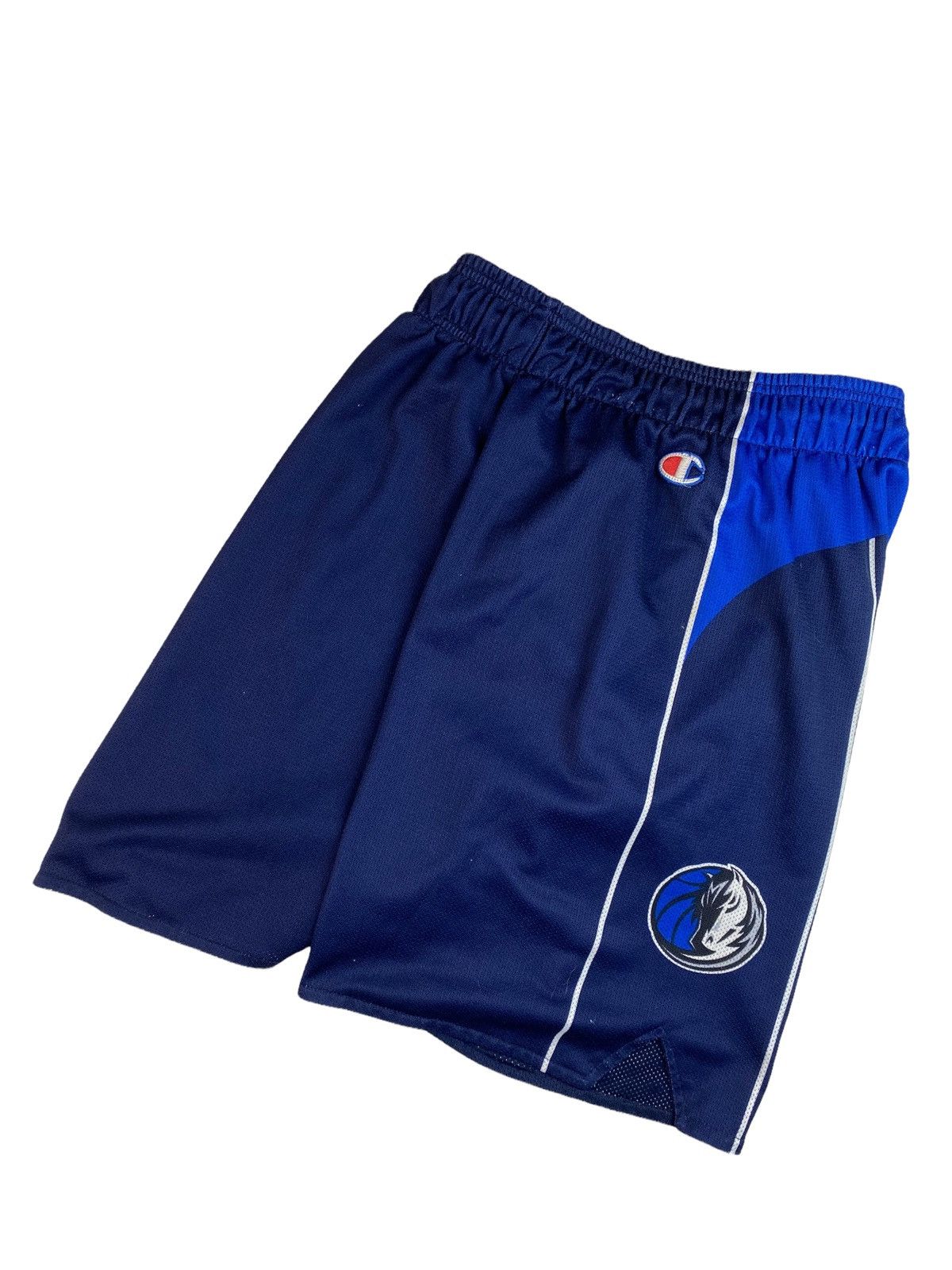 Champion × NBA × Vintage Vintage 90s Champion NBA Dallas Mavericks Shorts Size M Size US 31 - 2 Thumbnail