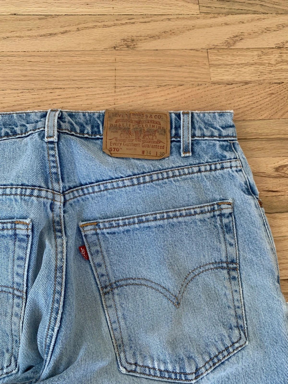Levi's × Levi's Vintage Clothing × Vintage 1990s Levi’s 570 Light Wash Blue Jeans Baggy Fit Size US 34 / EU 50 - 4 Thumbnail