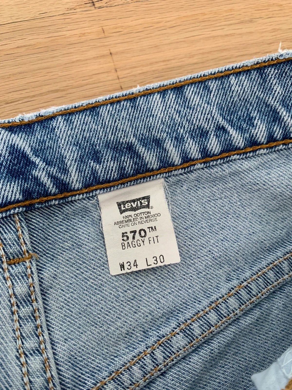 Levi's × Levi's Vintage Clothing × Vintage 1990s Levi’s 570 Light Wash Blue Jeans Baggy Fit Size US 34 / EU 50 - 3 Thumbnail