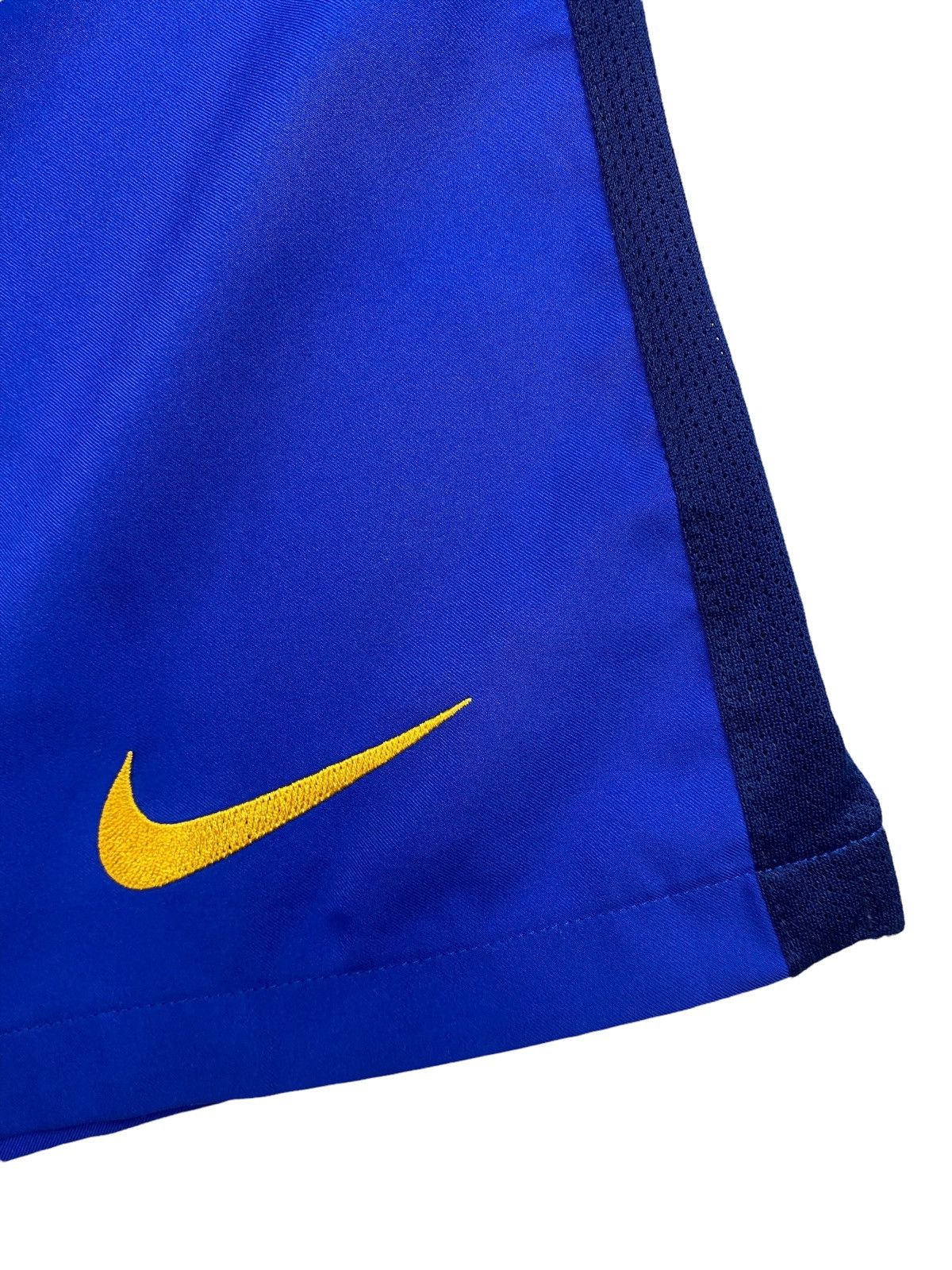 Nike × Vintage Vintage Nike FC Barcelona Soccer Jersey Shorts Size US 32 / EU 48 - 7 Thumbnail